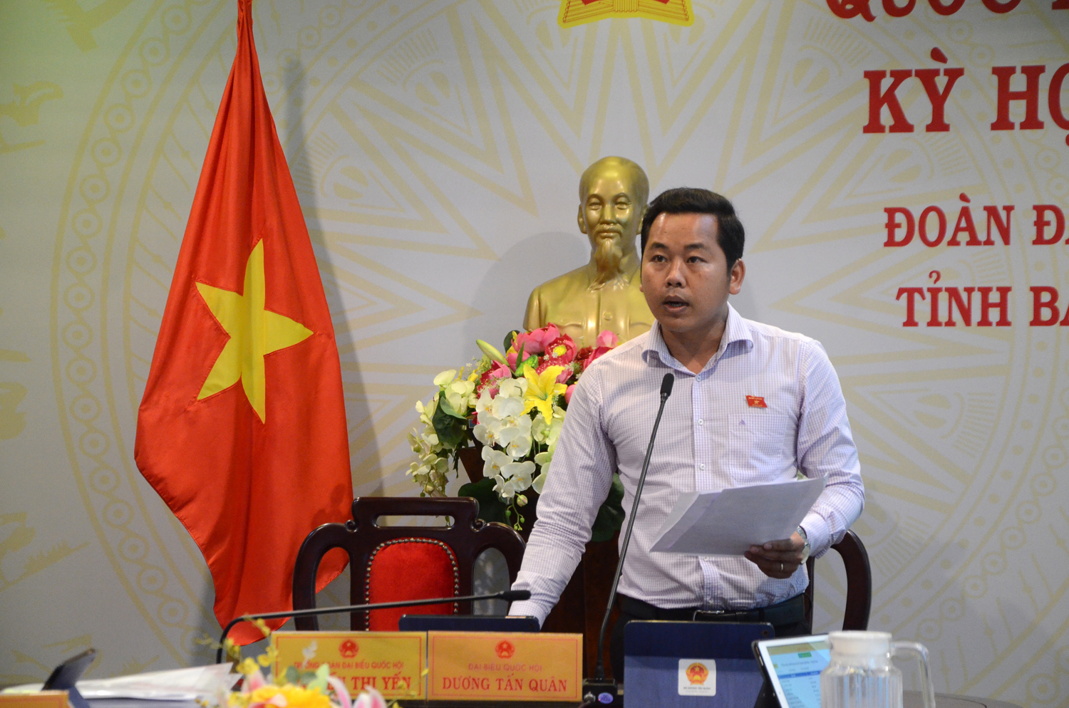 Đại biểu Dương Tấn Quân, Đoàn ĐBQH tỉnh  phát biểu tại phiên thảo luật chiều 28/5.
