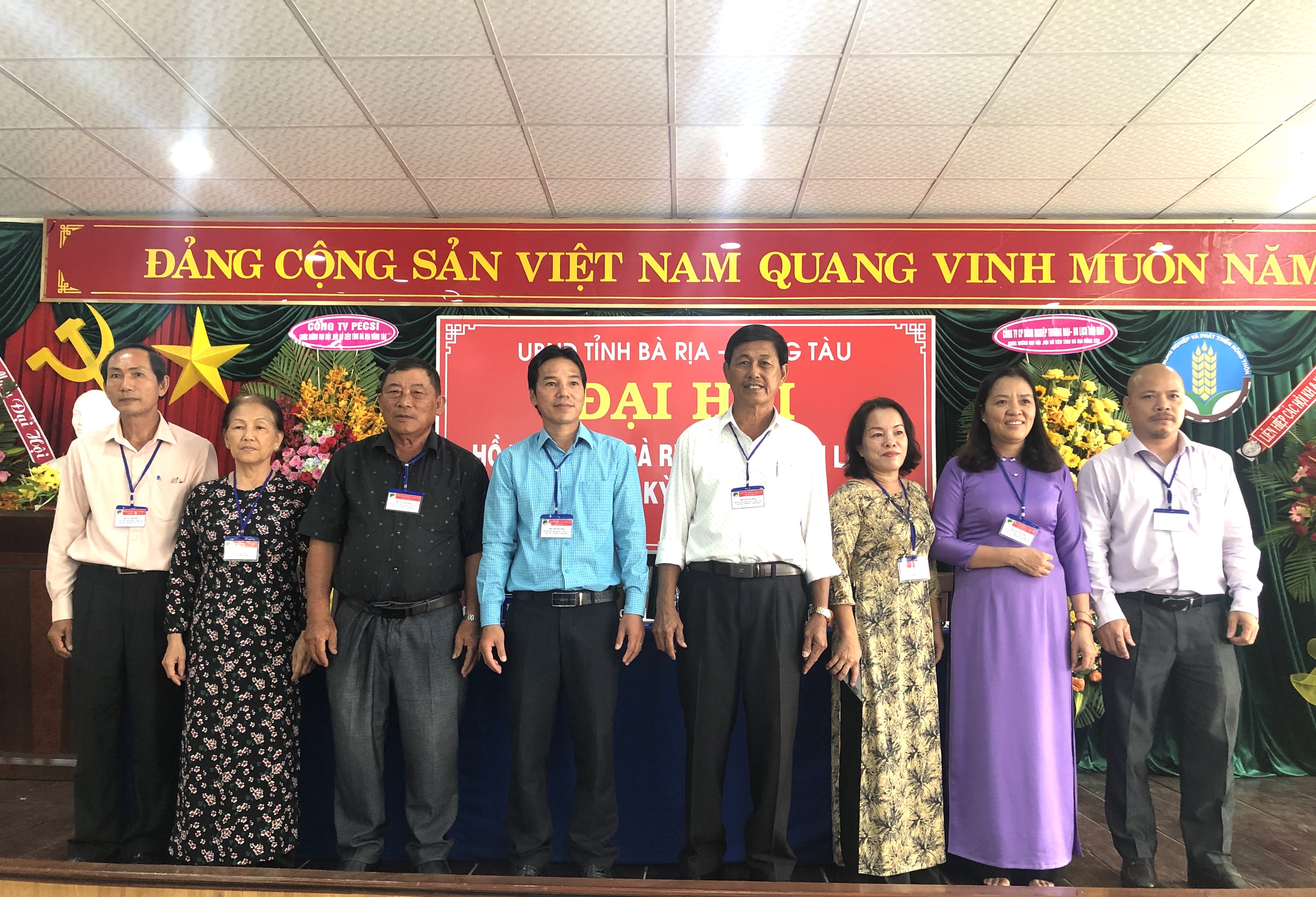 Ban Chấp hành Hội Hồ tiêu tỉnh nhiệm kỳ 2020 - 2025 ra mắt Đại hội. 