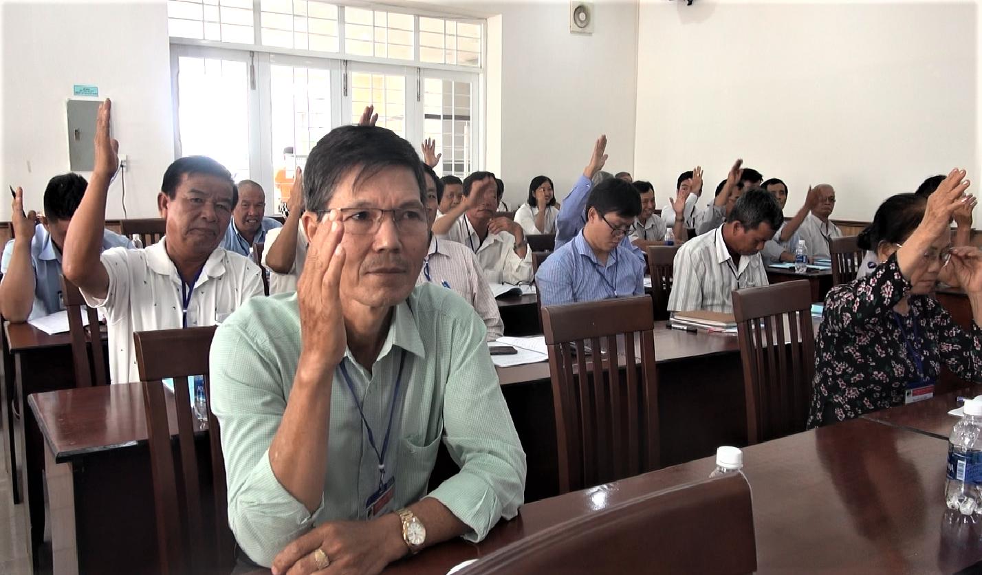 Các đại biểu biểu quyết thông qua Nghị quyết Đại hội Hội Hồ tiêu BR-VT. nhiệm kỳ 2020-2025.