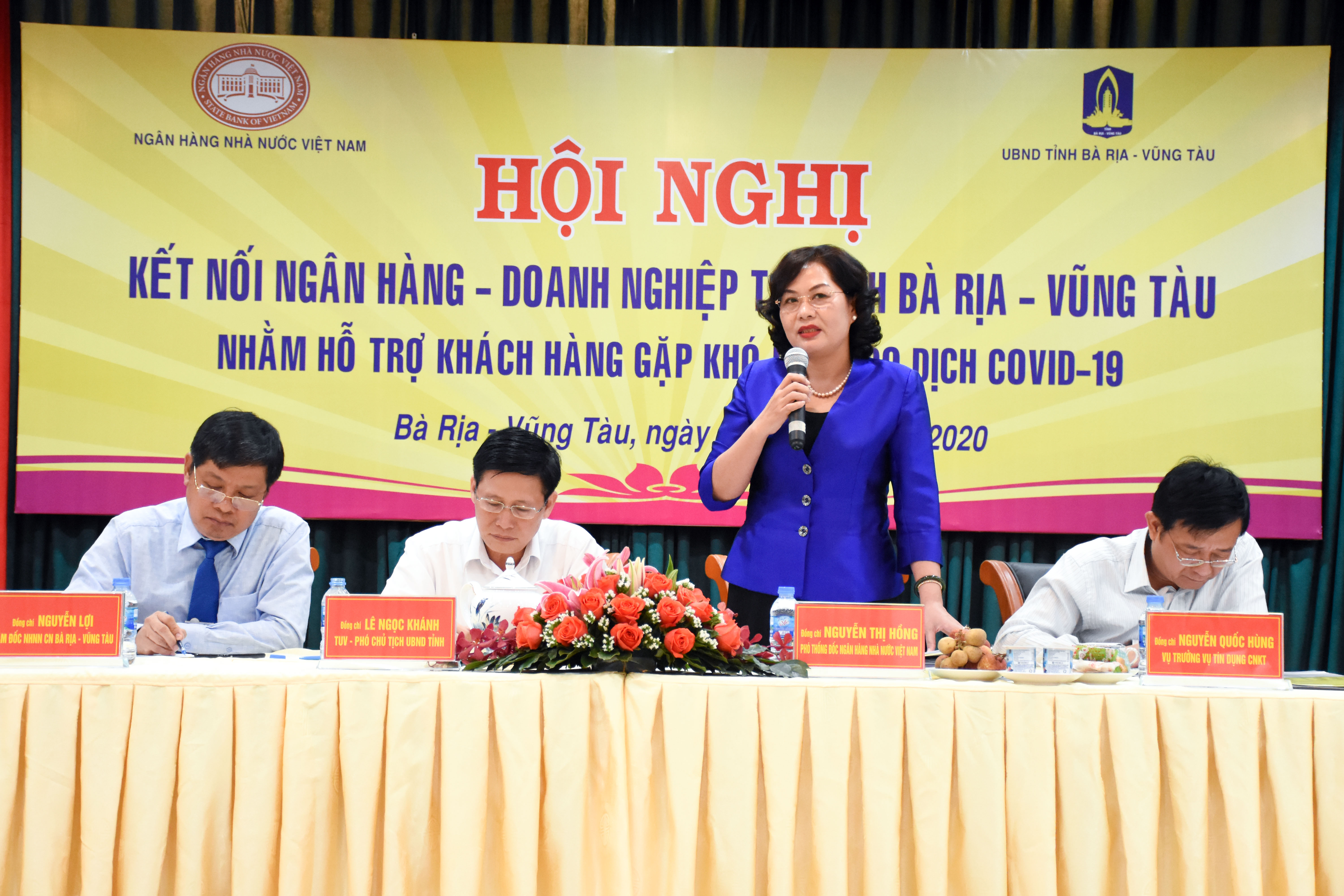 Bà Nguyễn Thị Hồng, Phó Thống đốc Ngân hàng Nhà nước phát biểu tại hội nghị.