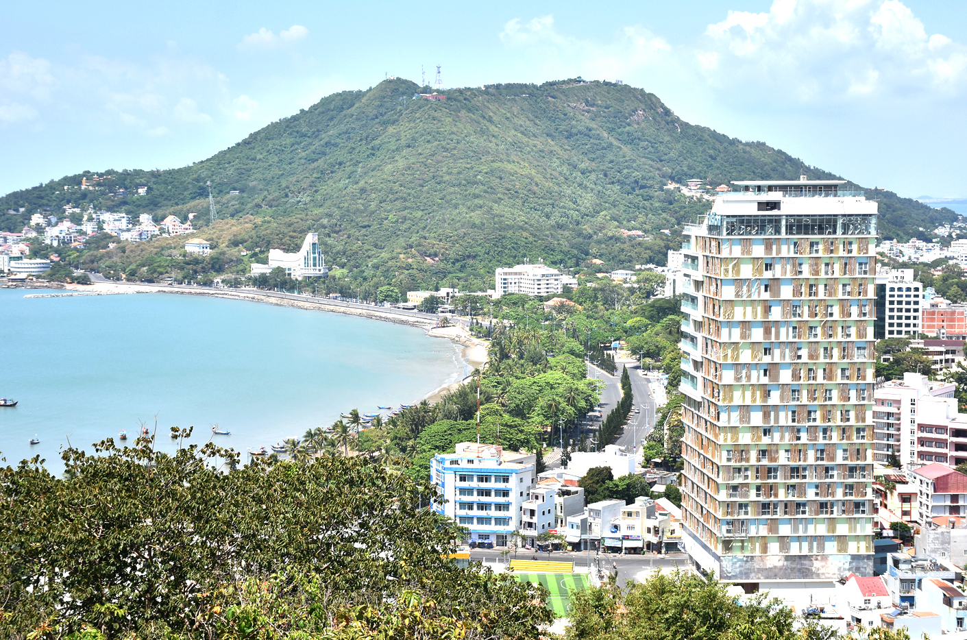 Tòa nhà Fusion Suite Vũng Tàu (số 2 Trương Công Định, TP. Vũng Tàu) là loại hình BĐS condotel.