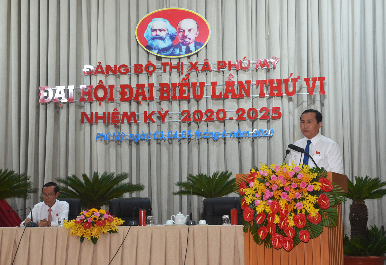Đồng chí Lê Hoàng Hải, Tỉnh ủy viên, Bí thư Thị ủy Phú Mỹ phát biểu bị.