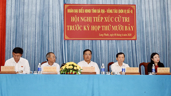 Tổ đại biểu số 4 HĐND tỉnh TXCT xã Hòa Long, Long Phước (TP. Bà Rịa). Ảnh: PHI DŨNG
