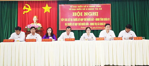Tổ đại biểu số 8 HĐND tỉnh TXCT phường Hắc Dịch, TX. Phú Mỹ. Ảnh: MỸ LƯƠNG