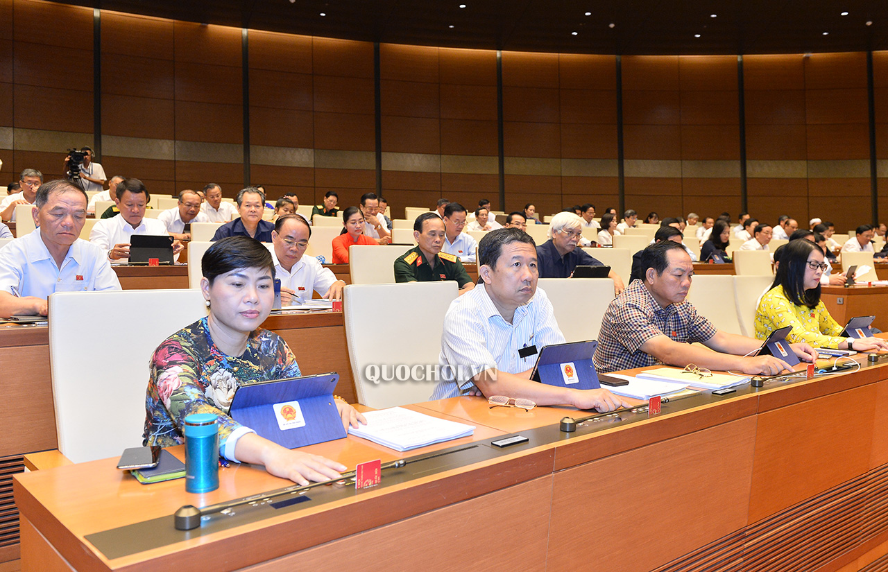 Các đại biểu Quốc hội biểu quyết thông qua EVFTA. Ảnh: TRỌNG ĐỨC
