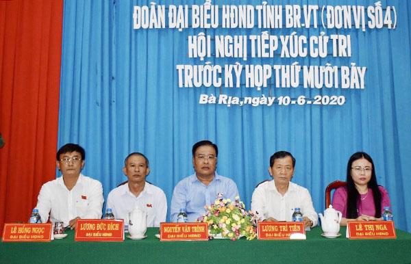 Tổ đại biểu số 4 HĐND tỉnh TXCT  phường Phước Nguyên, Phước Hưng và xã Tân Hưng (TP. Bà Rịa). Ảnh: PHI DŨNG