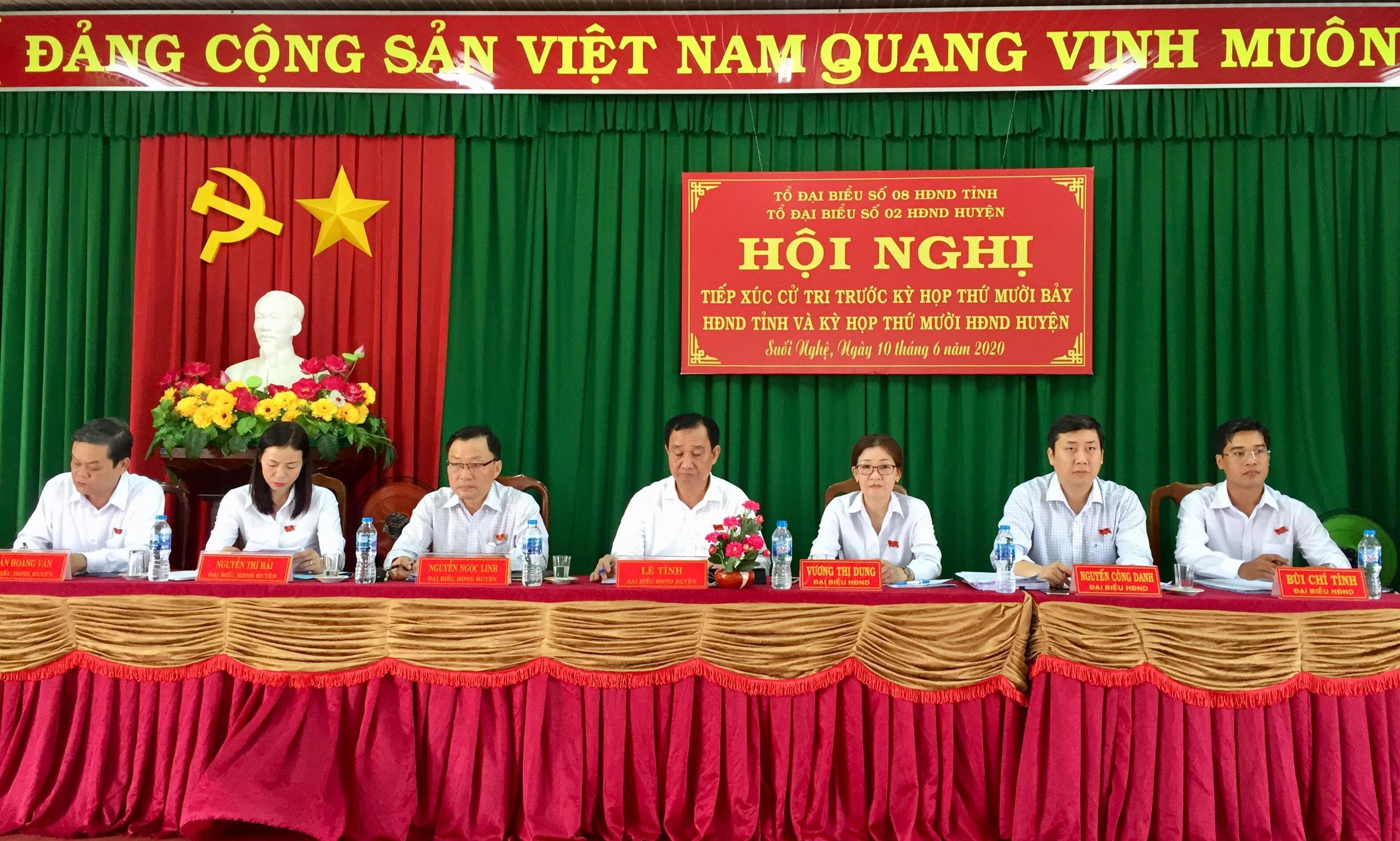 Tổ đại biểu số 8 HĐND tỉnh TXCT xã Suối Nghệ (huyện Châu Đức). Ảnh: NHẬT LINH