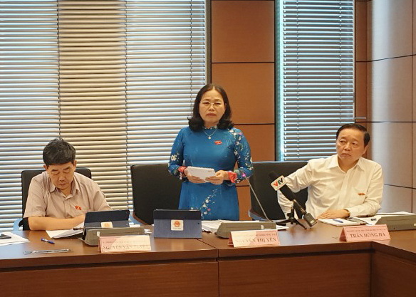 Góp ý cho Dự án Luật Bảo vệ Môi trường, đại biểu Nguyễn Thị Yến, Trưởng Đoàn ĐBQH tỉnh BR-VT cho rằng mức chi cho công tác BVMT nên từ 3-5% GDP. Ảnh: LÊ MẪN