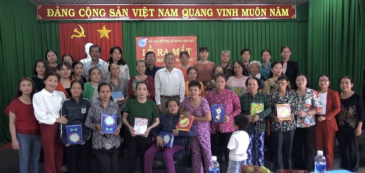 Ra mắt “Nhóm phụ nữ tự lực” tại huyện Châu Đức.