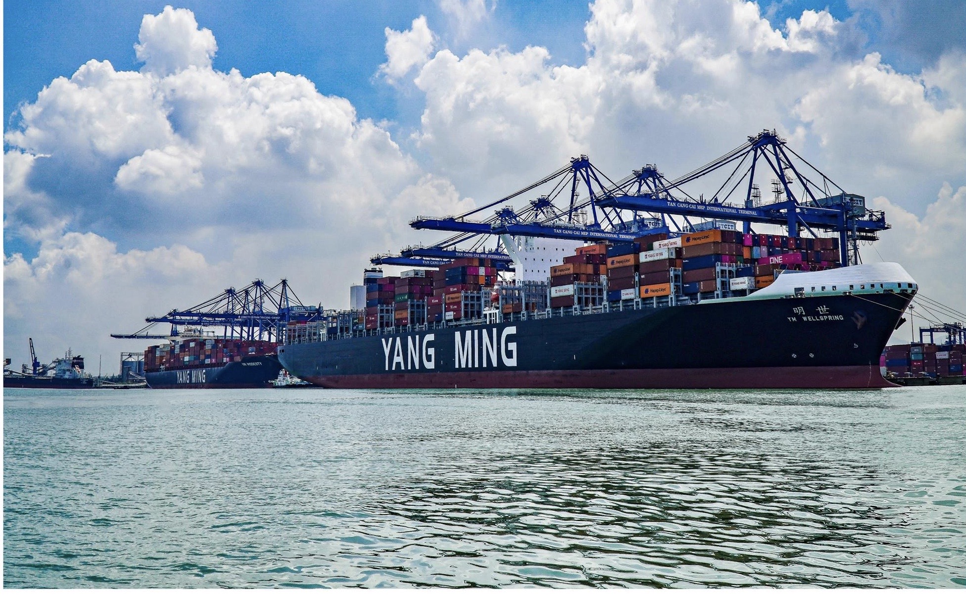 Tàu Ymwellspring sức chở hơn 14 ngàn TEUs cập cảng TCIT.