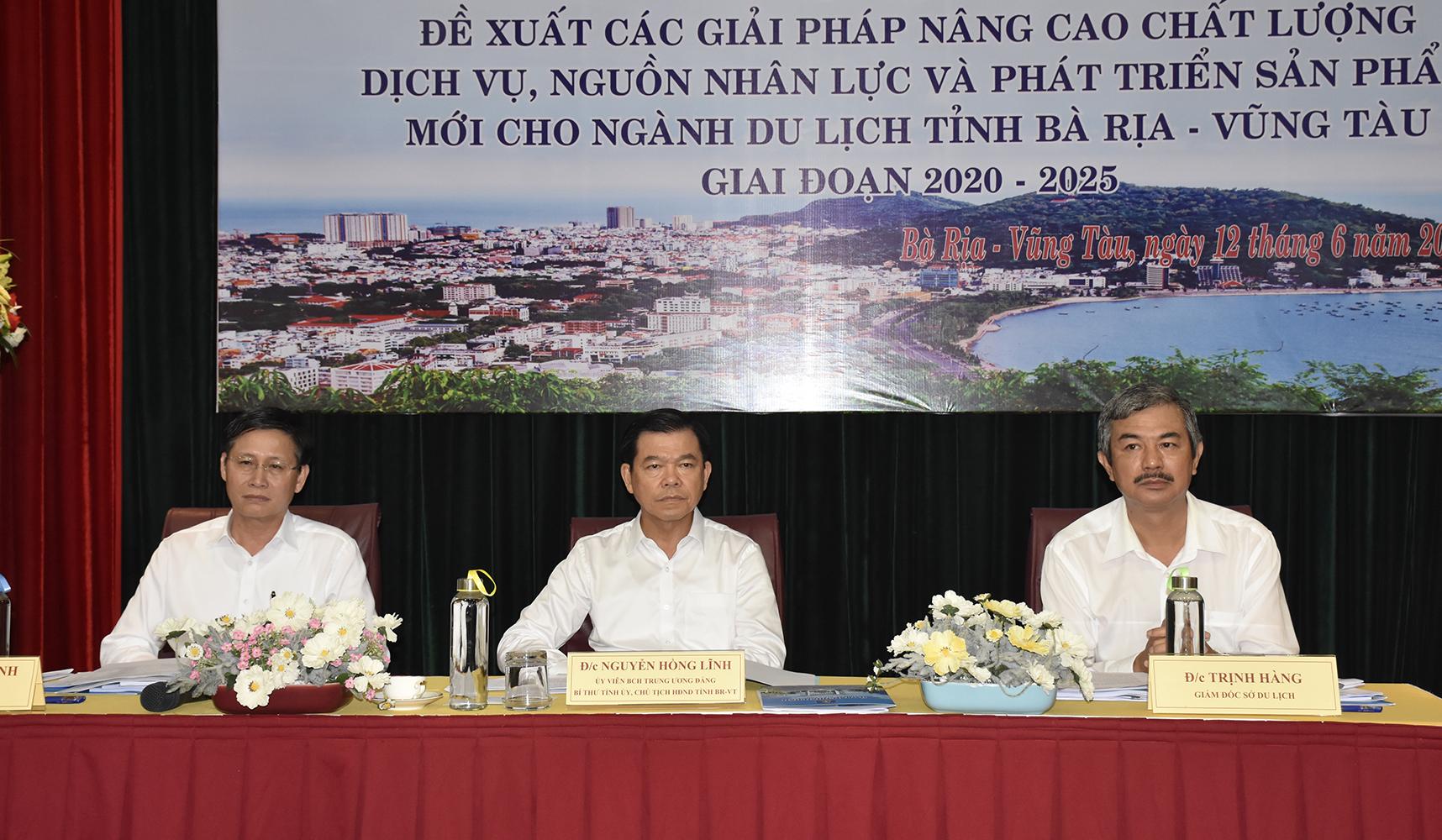 Các ông: Nguyễn Hồng Lĩnh, Ủy viên Trung ương Đảng, Bí thư Tỉnh ủy, Chủ tịch HĐND tỉnh; Lê Ngọc Khánh, Phó Chủ tịch UBND tỉnh; Trịnh Hàng, Giám đốc Sở Du lịch chủ trì hội thảo.