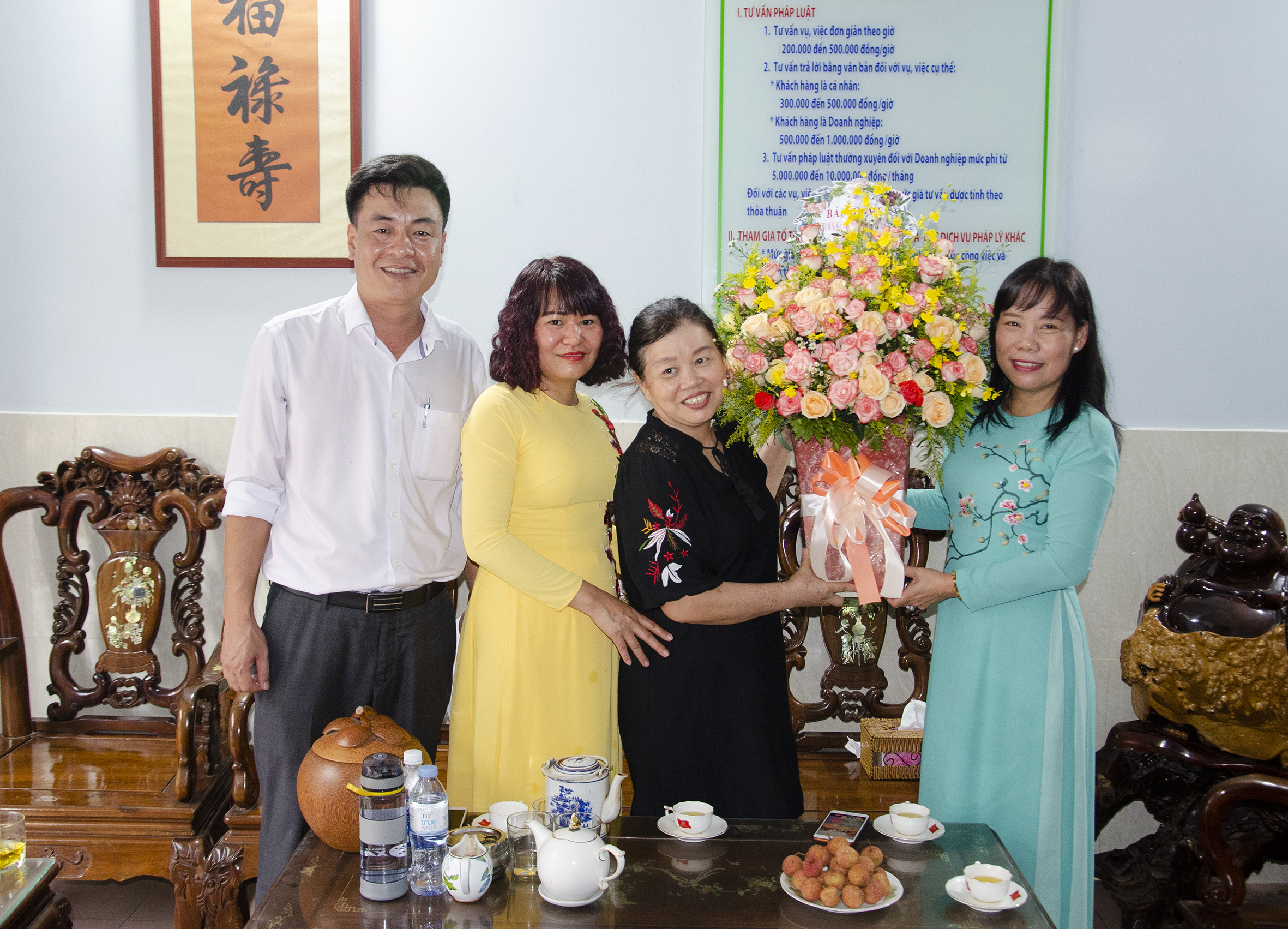 Đoàn công tác của Báo BR-VT thăm, tặng quà Nhà báo Nguyễn Thị Minh Hà, nguyên Chủ tịch Hội Nhà báo tỉnh, nguyên Phó Tổng Biên tập Báo BR-VT.