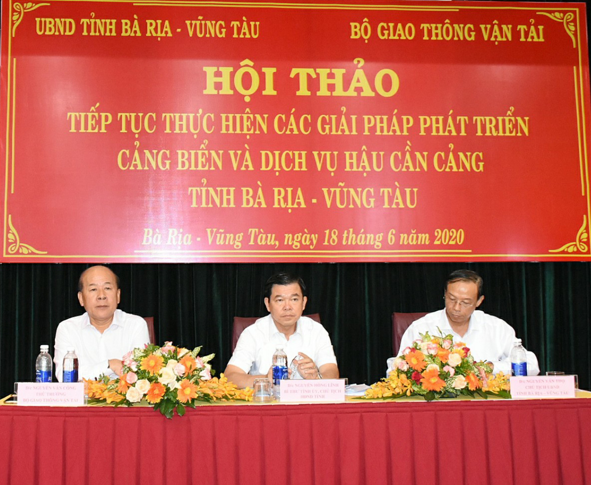 Các ông: Nguyễn Hồng Lĩnh, Ủy viên Trung ương Đảng, Bí thư Tỉnh ủy, Chủ tịch HĐND tỉnh; Nguyễn Văn Thọ, Chủ tịch UBND tỉnh; Nguyễn Văn Công, Thứ trưởng Bộ GT-VT chủ trì Hội thảo.