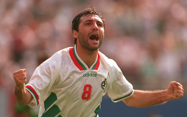Với lối chơi máu lửa và đậm chất kỹ thuật Stoichkov đang mang lại thành công cho đội bóng xứ hoa hồng và cả cho CLB Barcelona.