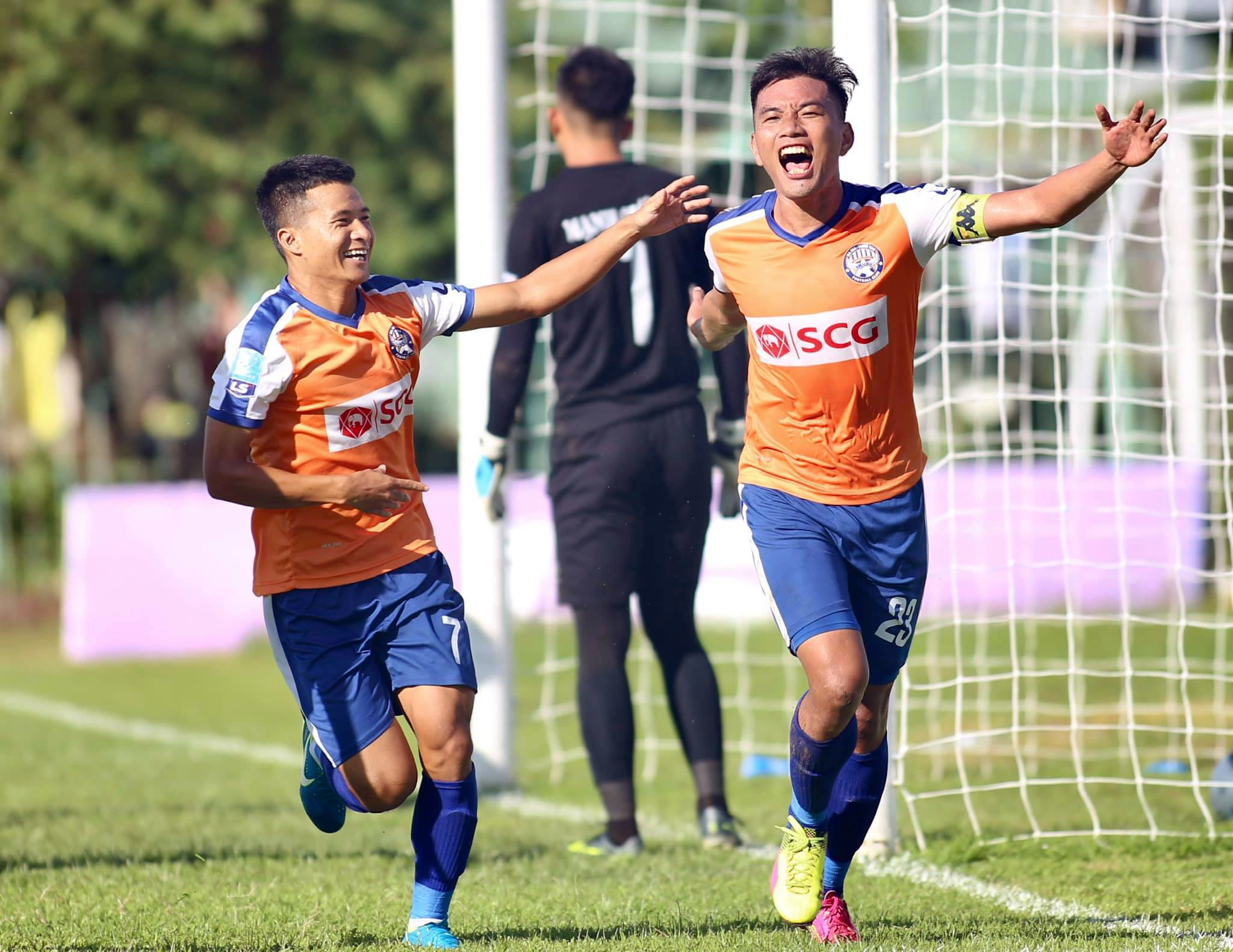Tiền đạo Hải Anh ghi bàn gỡ hòa 1-1 cho BR-VT trong trận đấu với An Giang.