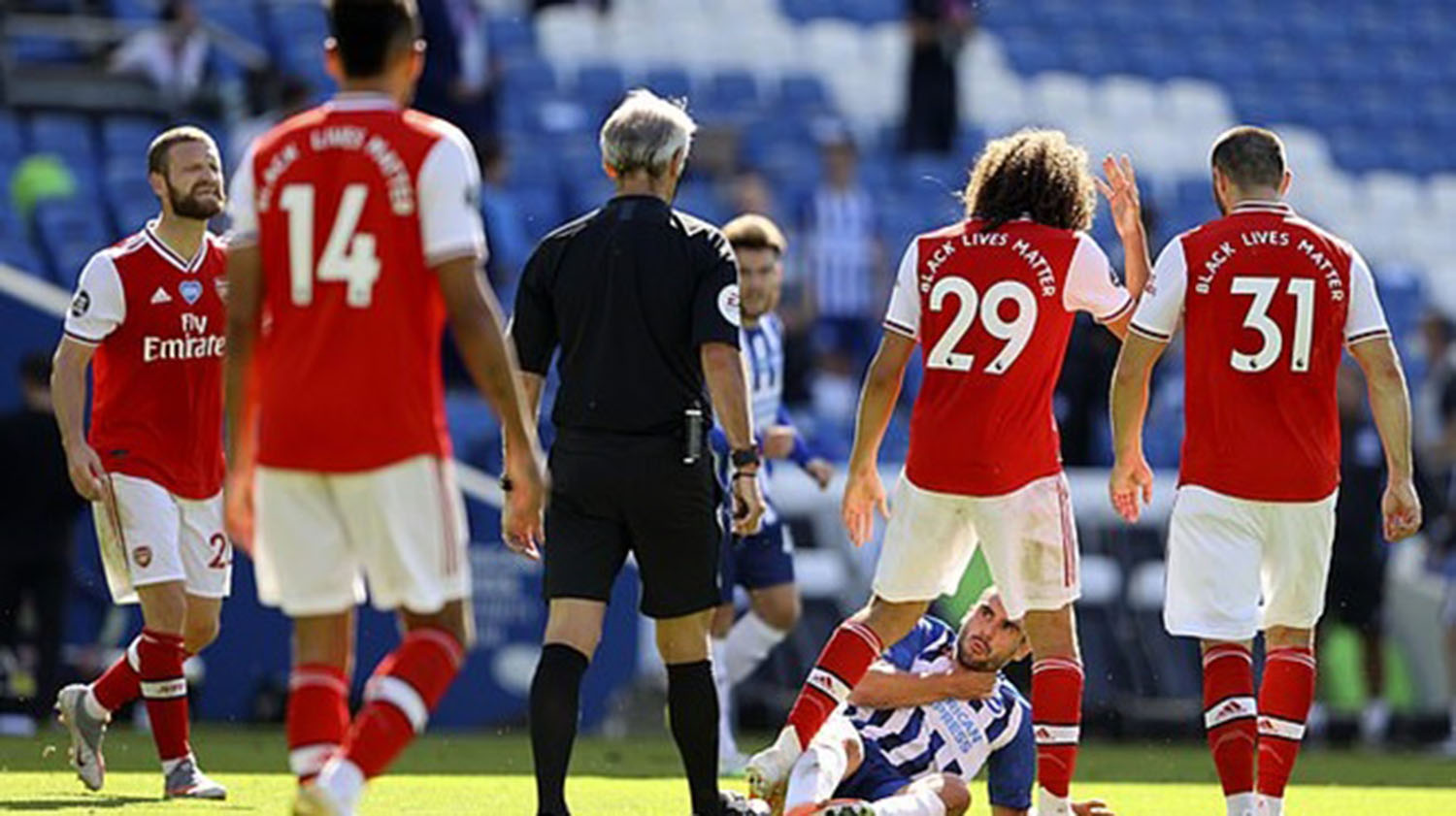 Arsenal thất bại 1-2 trước Brighton.