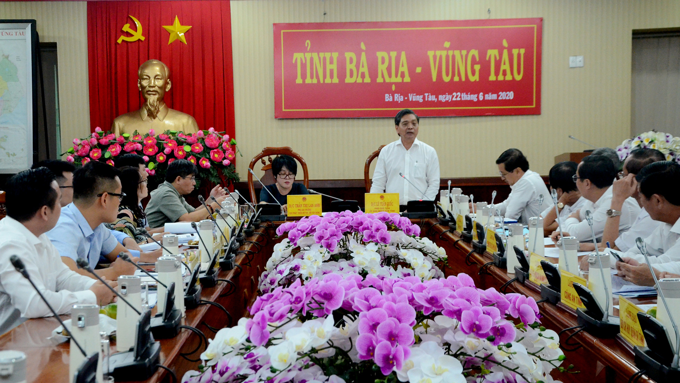 Bà Trần Thị Lan Anh, Phó Cục trưởng Cục Phát triển đô thị (Bộ Xây dựng) và ông Lê Tuấn Quốc, Phó Chủ tịch UBND tỉnh chủ trì buổi làm việc về đề án đề nghị công nhận TX. Phú Mỹ là đô thị loại III.