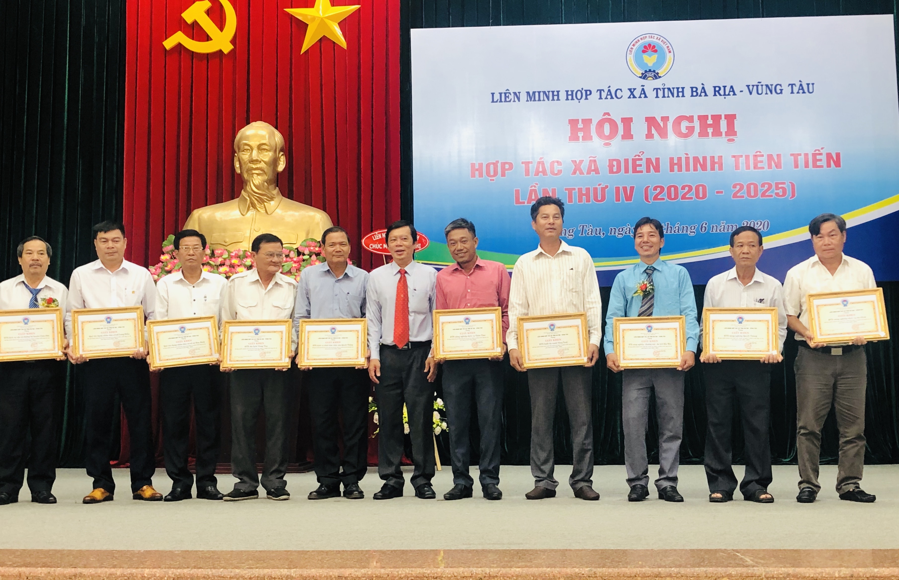 Các tập thể nhận Bằng khen tiên tiến điển hình 2015-2019.