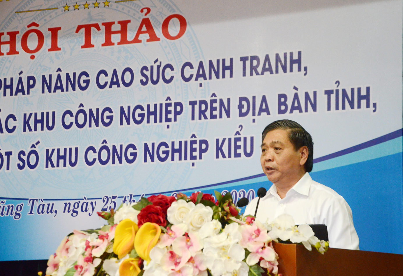 Ông Lê Tuấn Quốc, Phó Chủ tịch UBND tỉnh phát biểu khai mạc Hội thảo.