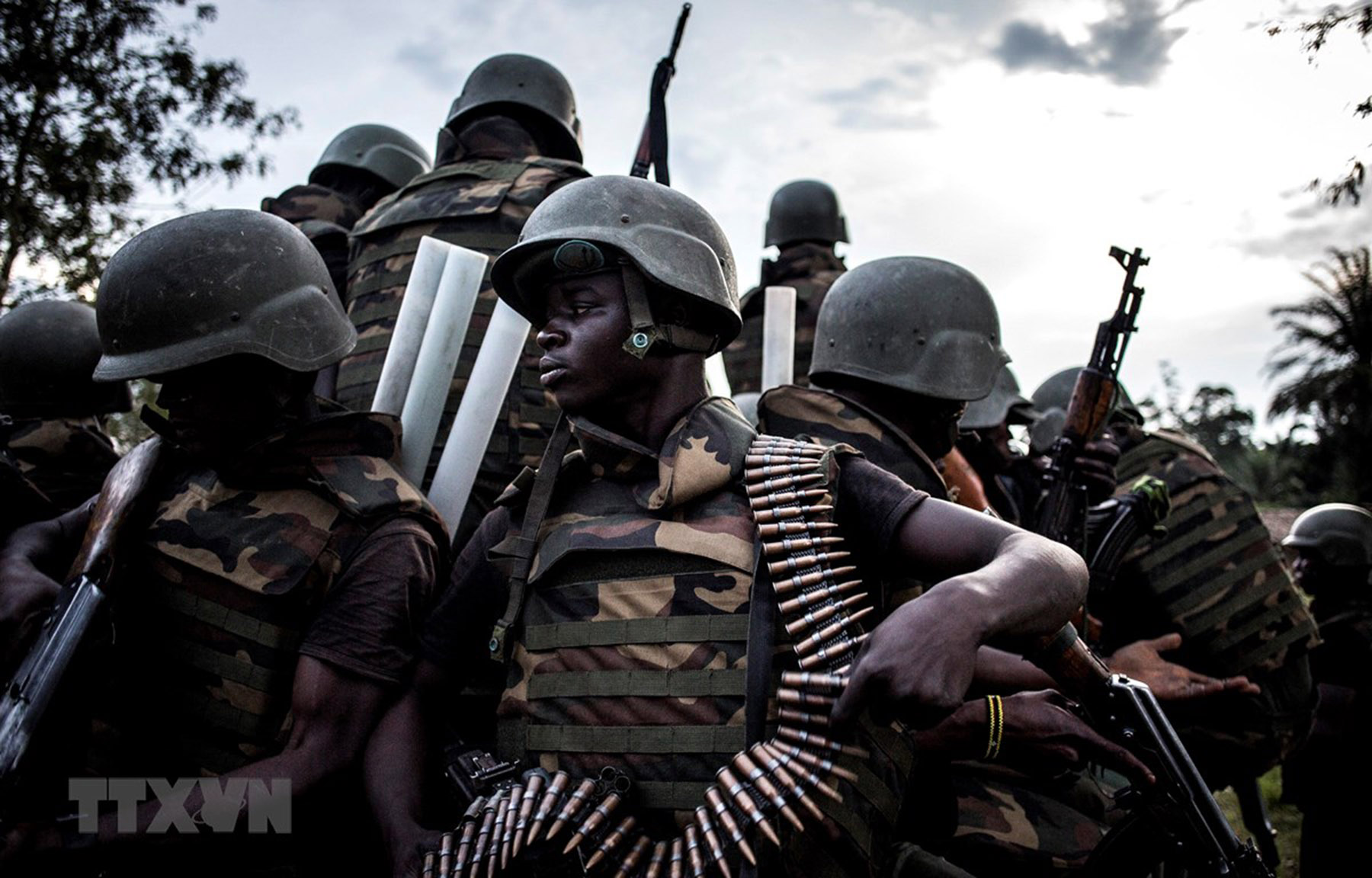 Binh sĩ quân đội CHDC Congo trong chiến dịch truy quét phiến quân Hồi giáo ở Oicha. (Ảnh: AFP)