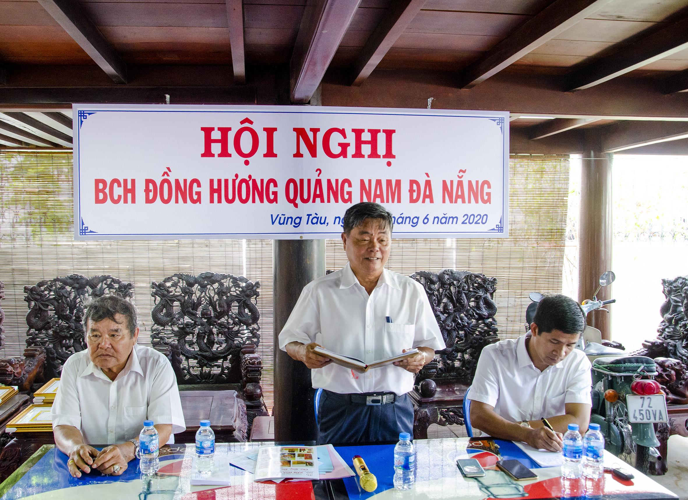 Trung tướng Châu Văn Mẫn, Anh hùng LLVTND, Chủ tịch Hội Đồng hương Quảng Nam - Đà Nẵng tại BR-VT báo cáo kết quả hoạt động của hội trong 6 tháng đầu năm 2020.