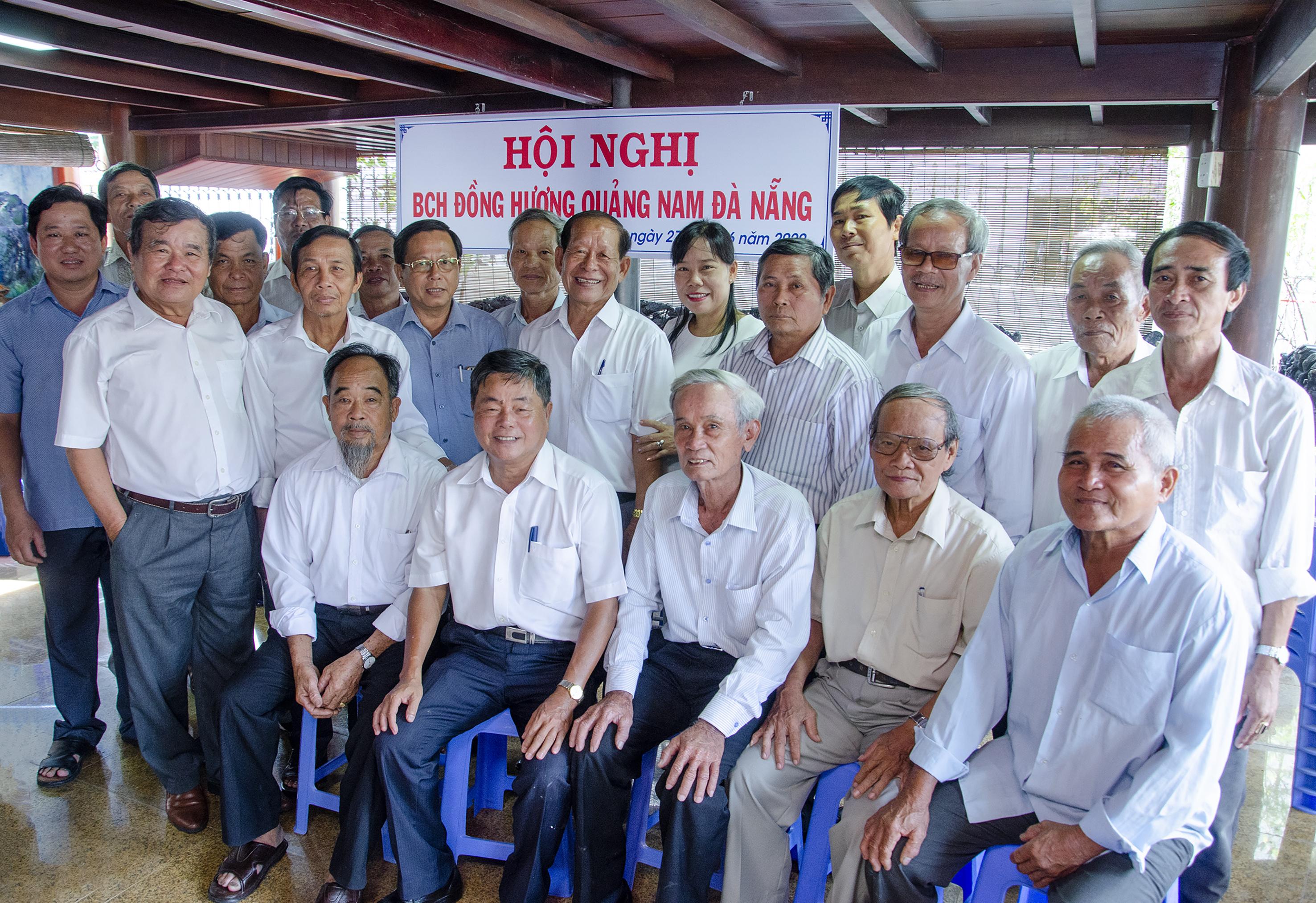 Hội viên Hội Đồng hương Quảng Nam - Đà Nẵng tại BR-VT chụp hình lưu niệm tại hội nghị.
