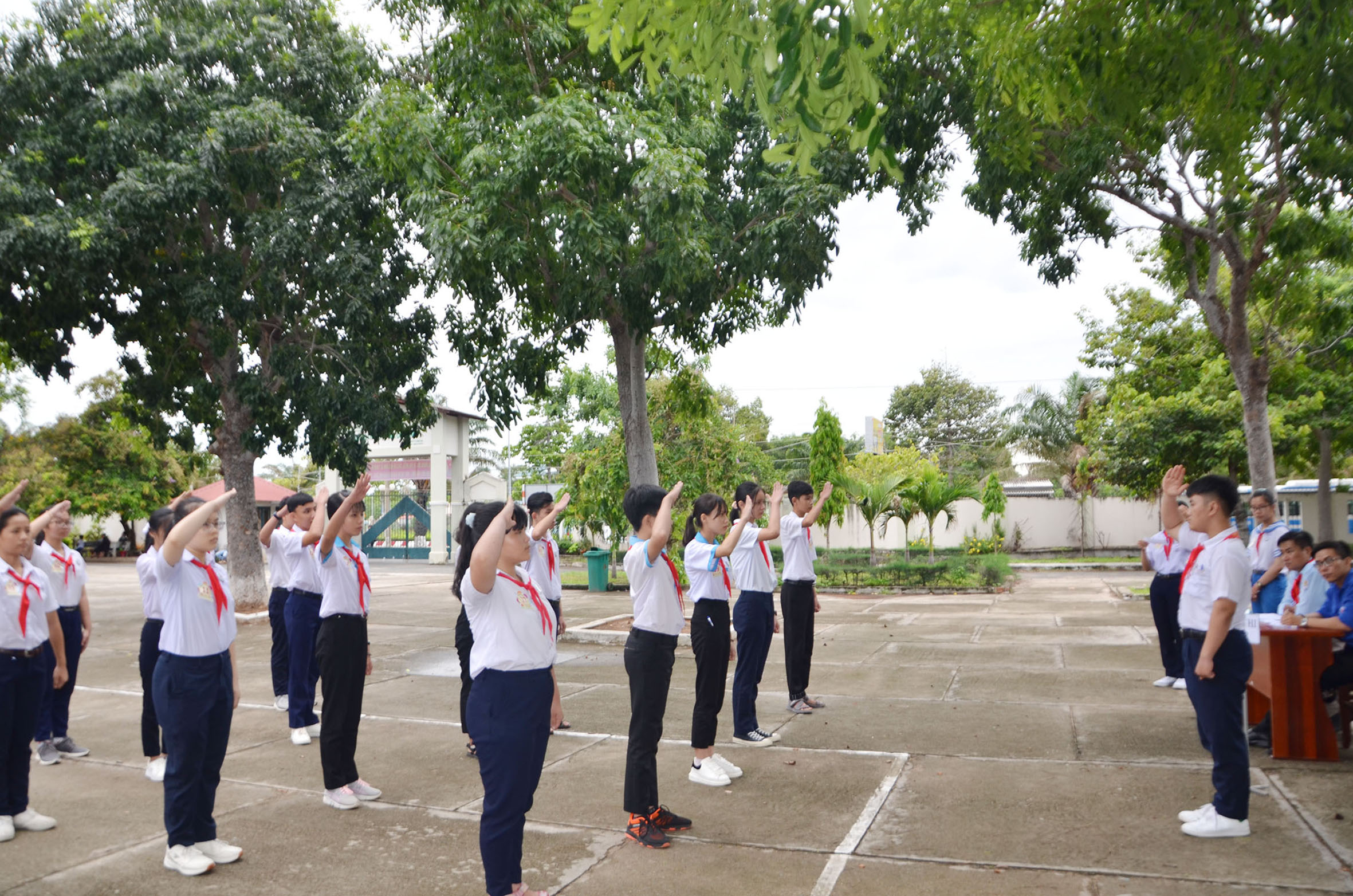 Nguyễn Ngọc Hoàng, Liên đội THCS Lê Hồng Phong, TX.Phú Mỹ với phần thi thực hành nghi thức Đội.