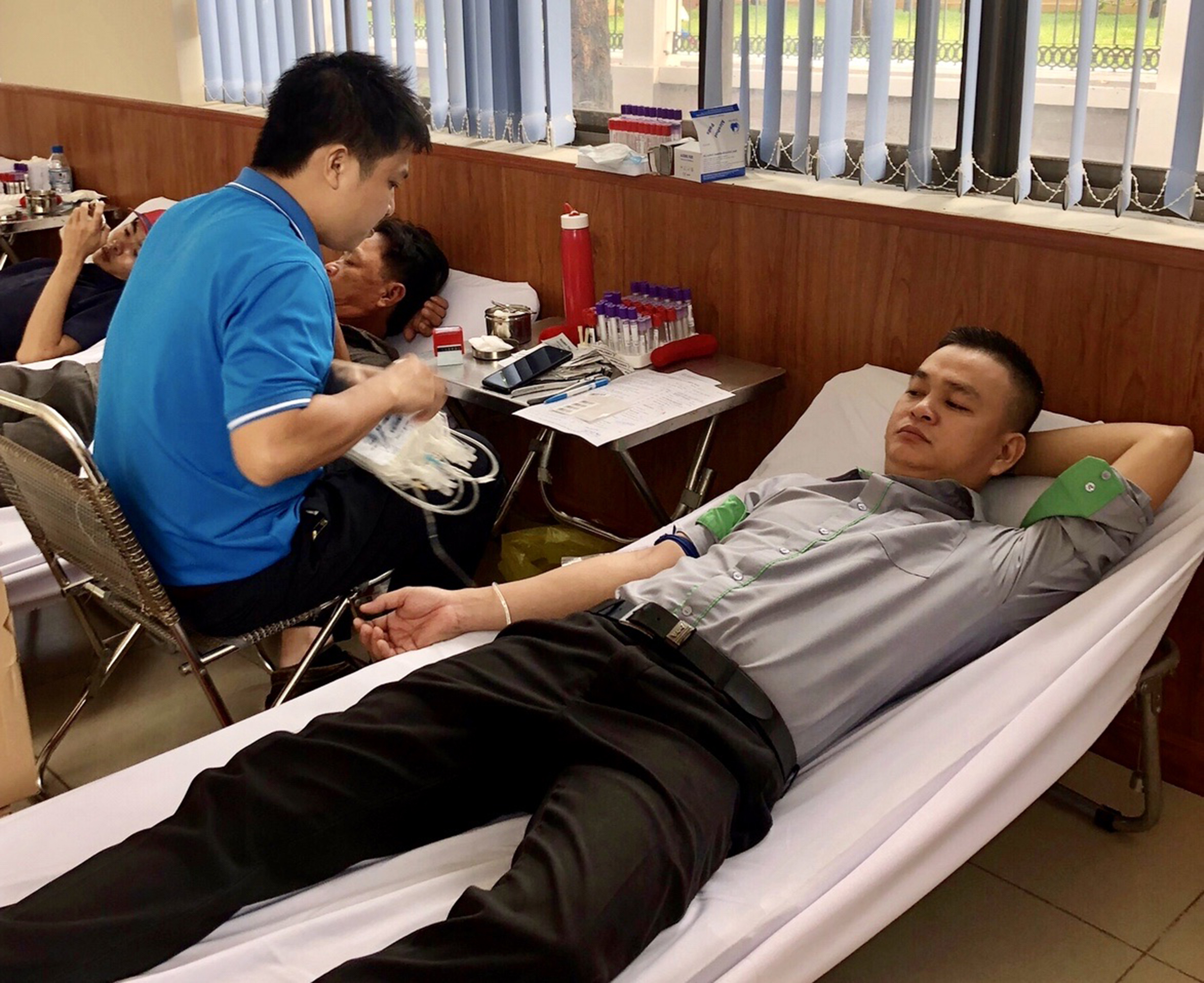 Người dân trên địa bàn TX. Phú Mỹ tham gia hiến máu tình nguyện sáng 29/6.
