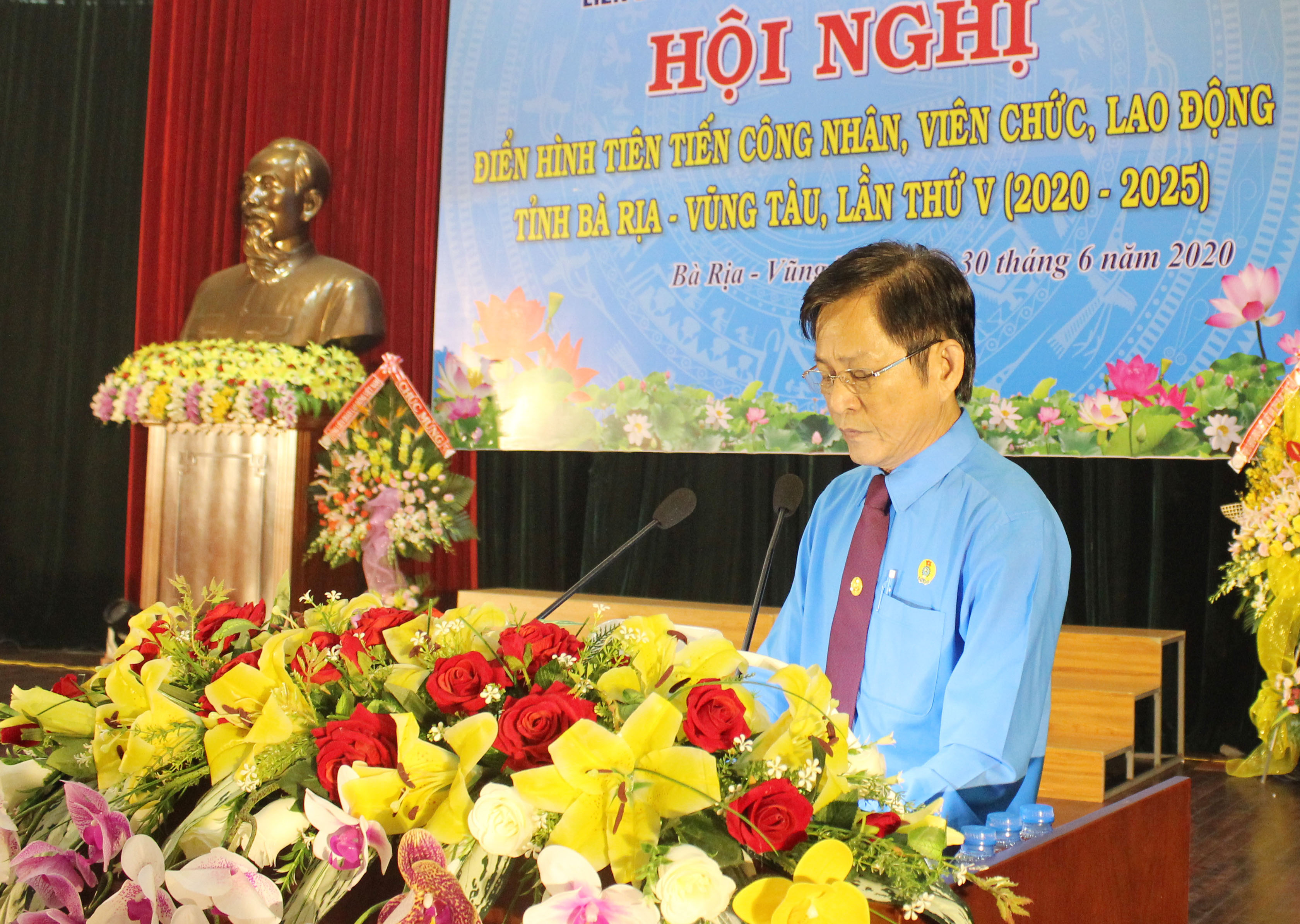 Ông Châu Văn Thắng, Chủ tịch LĐLĐ tỉnh phát biểu khai mạc hội nghị.