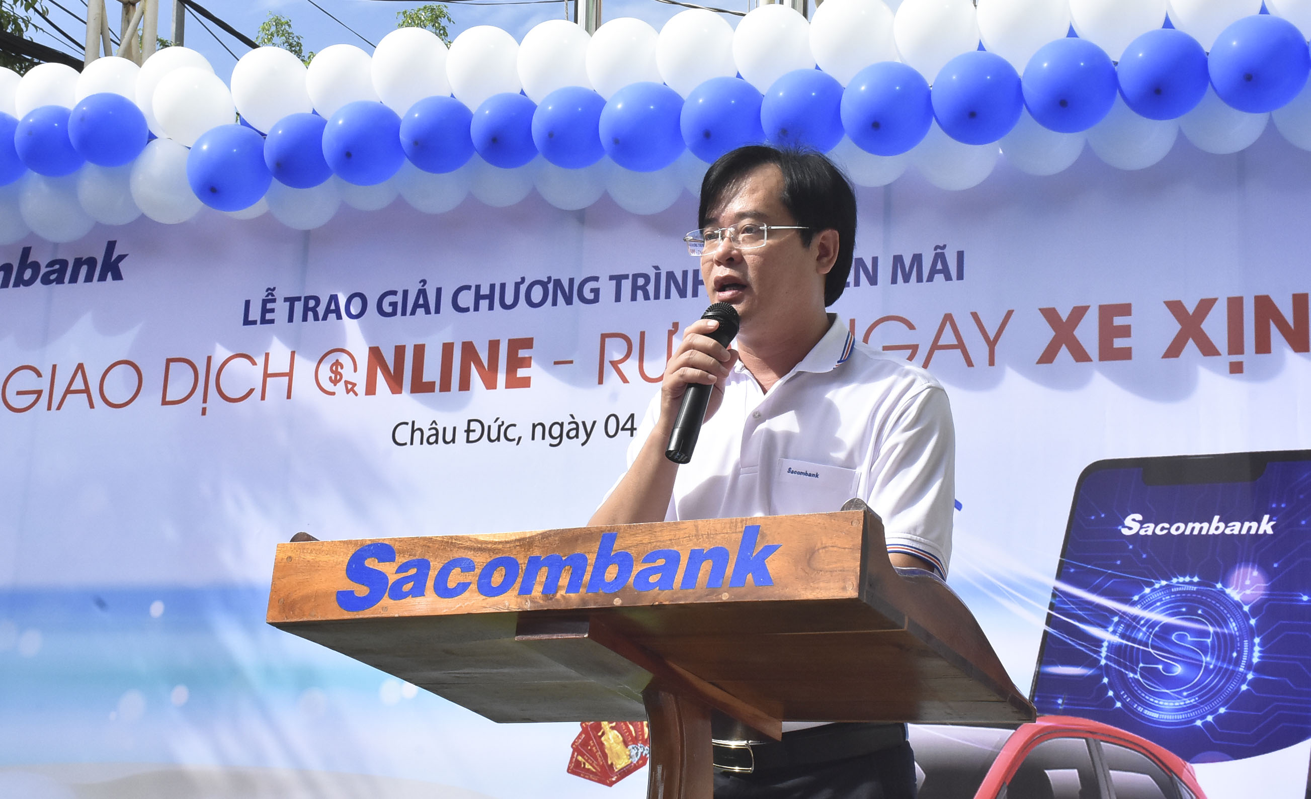 Ông Trần Quốc Khang, Giám đốc Sacombank Chi nhánh Bà Rịa phát biểu trong lễ trao giải chương trình “Giao dịch online - Rước ngay xe xịn 2020”.