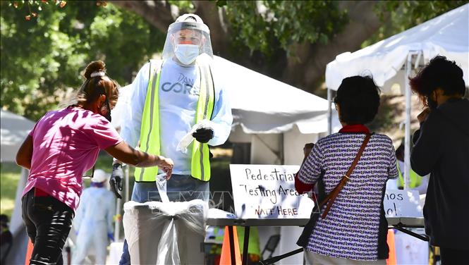 Một điểm xét nghiệm COVID-19  tại Los Angeles, bang California, Mỹ ngày 30/6/2020. Ảnh: AFP