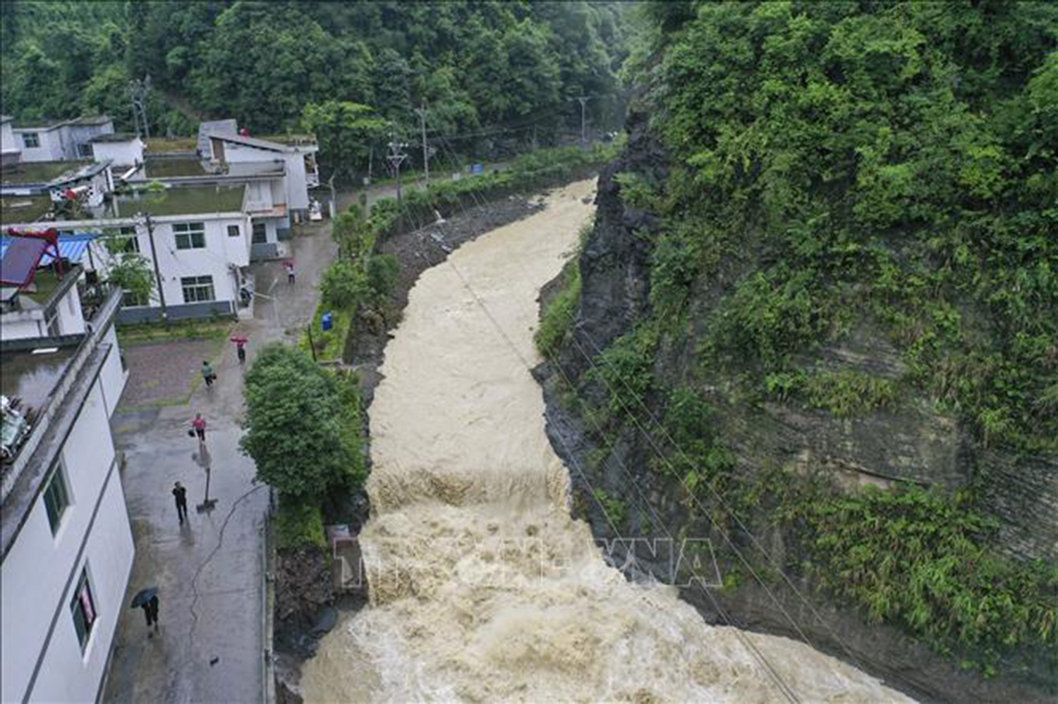 Nước lũ trên sông ở Trùng Khánh, tây nam Trung Quốc, ngày 1/7/2020.