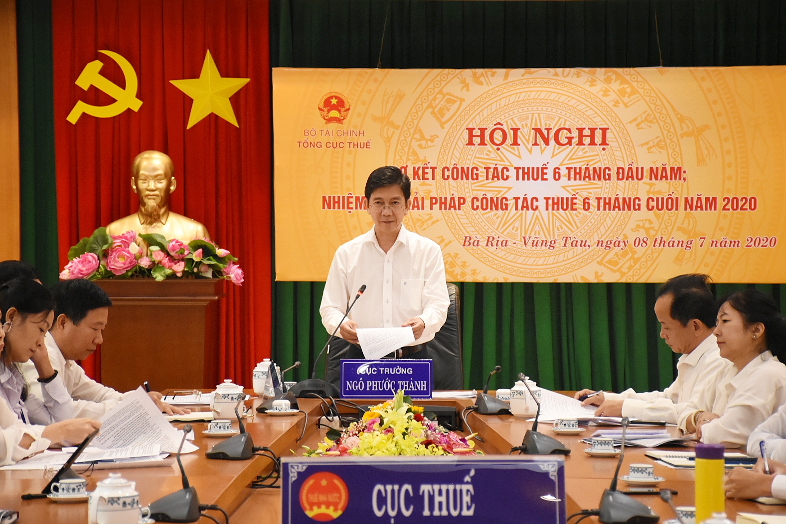 Chú thích: Ông Ngô Phước Thành, Cục trưởng Cục Thuế tỉnh phát biểu tham luận tại Hội nghị.