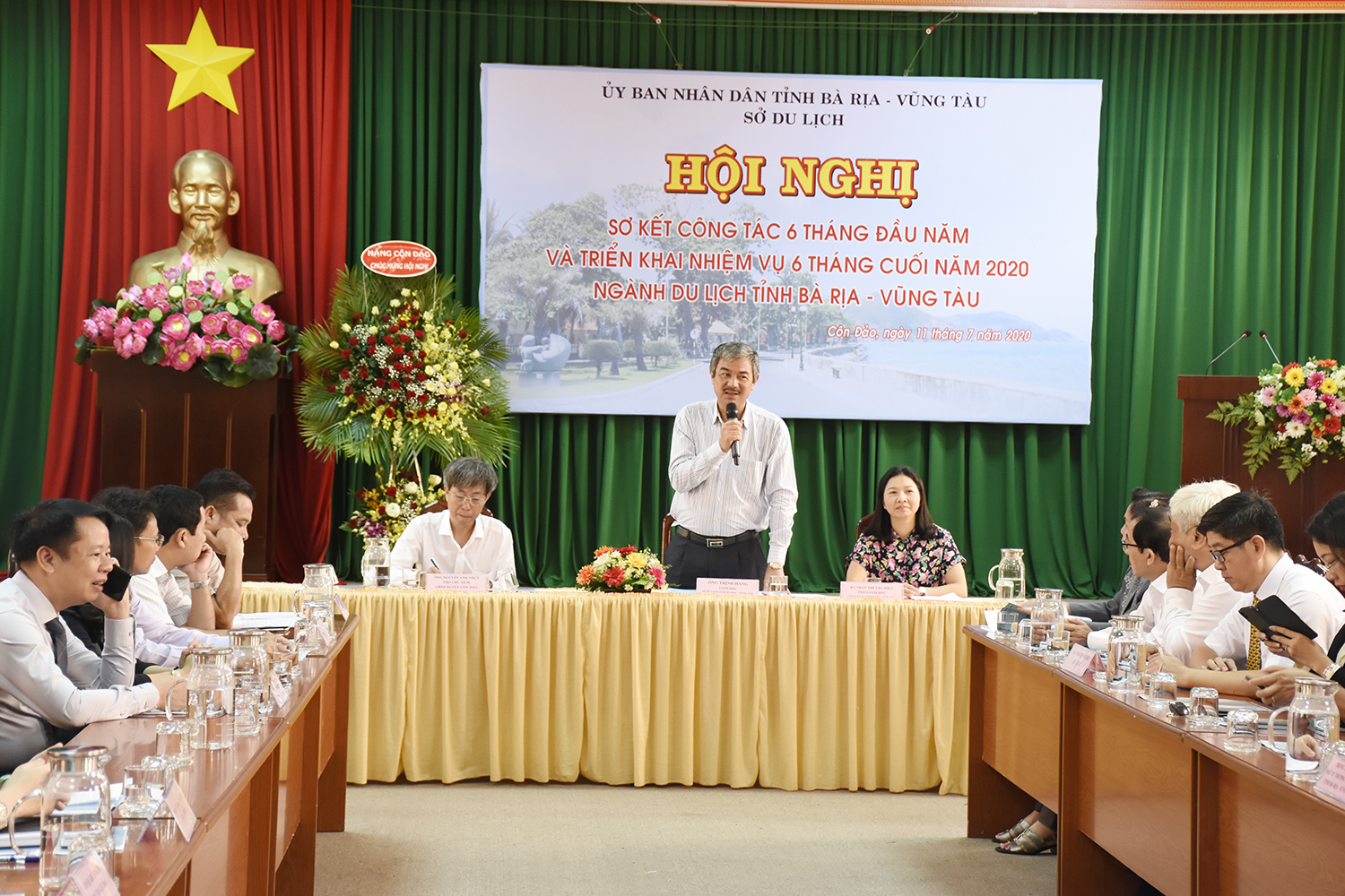 Ông Trịnh Hàng, Giám đốc Sở Du lịch phát biểu tại hội nghị.