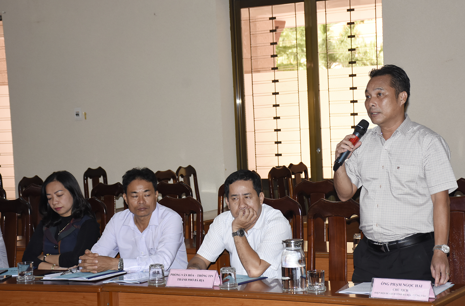 Ông Phạm Ngọc Hải, Chủ tịch Hiệp hội Du lịch tỉnh phát biểu thảo luận tại hội nghị. 
