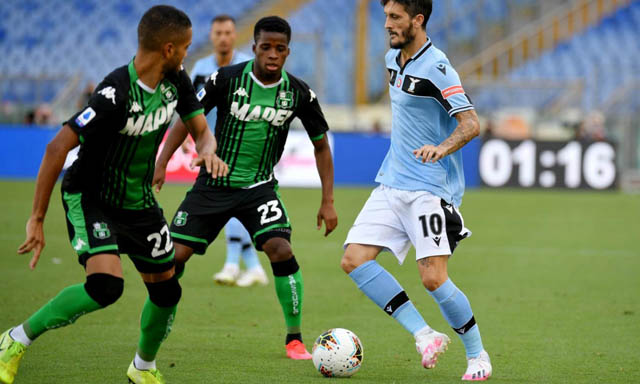 Lazio tự bắn vào chân trong cuộc đua  vô địch với 3 trận thua liên tiếp.