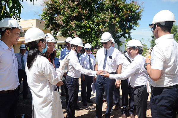 Các đại biểu tham quan các khu xử lý nước thải của nhà máy xử lý nước thải Rạch Bà thuộc dự án Thu gom, xử lý và thoát nước TP. Vũng Tàu.