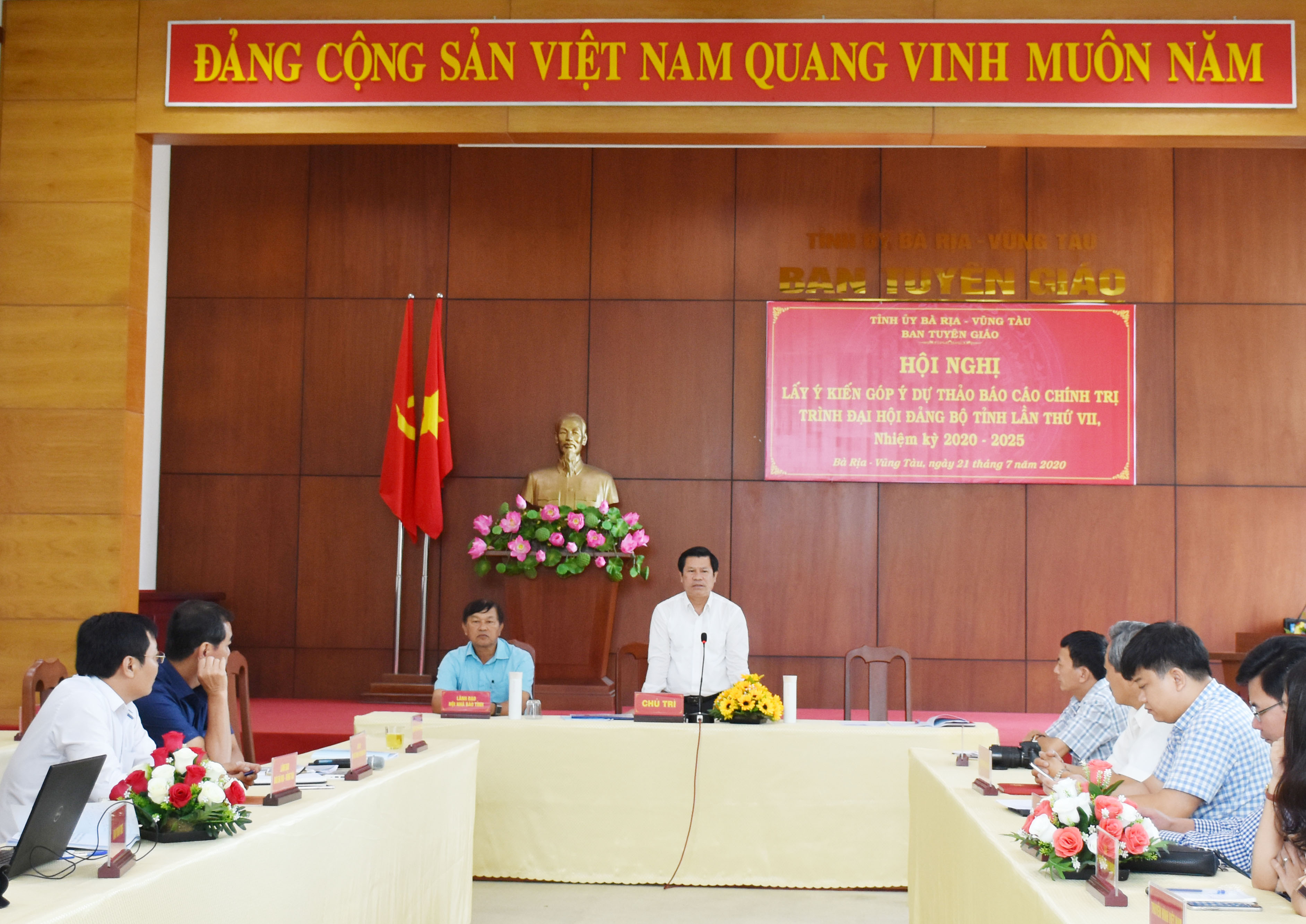 Đại diện lãnh đạo các cơ quan báo chí trung ương và địa phương tham dự Hội nghị.