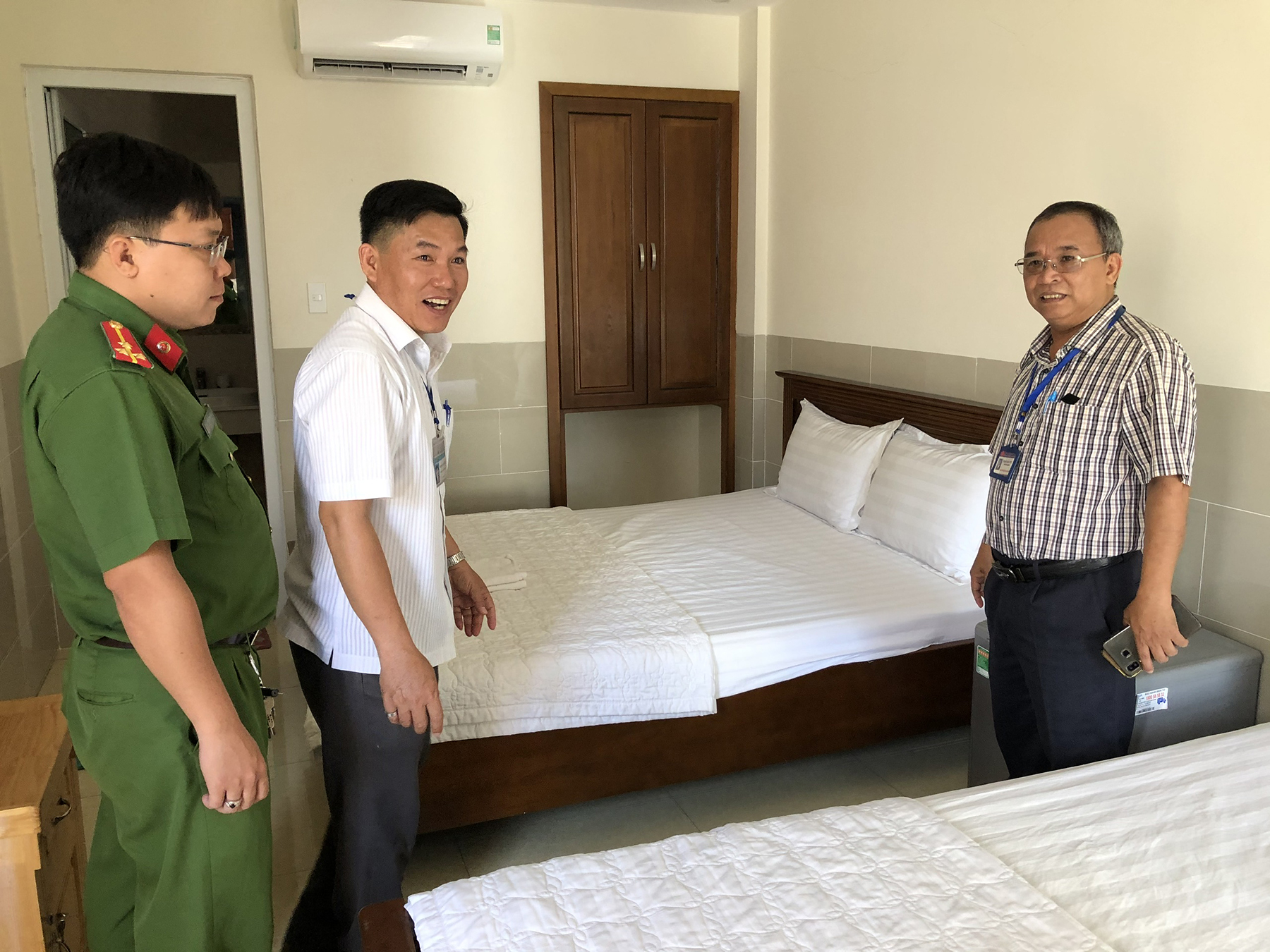 Căn phòng nơi nhóm du khách xả rác rồi quay clip tung lên mạng facebook.