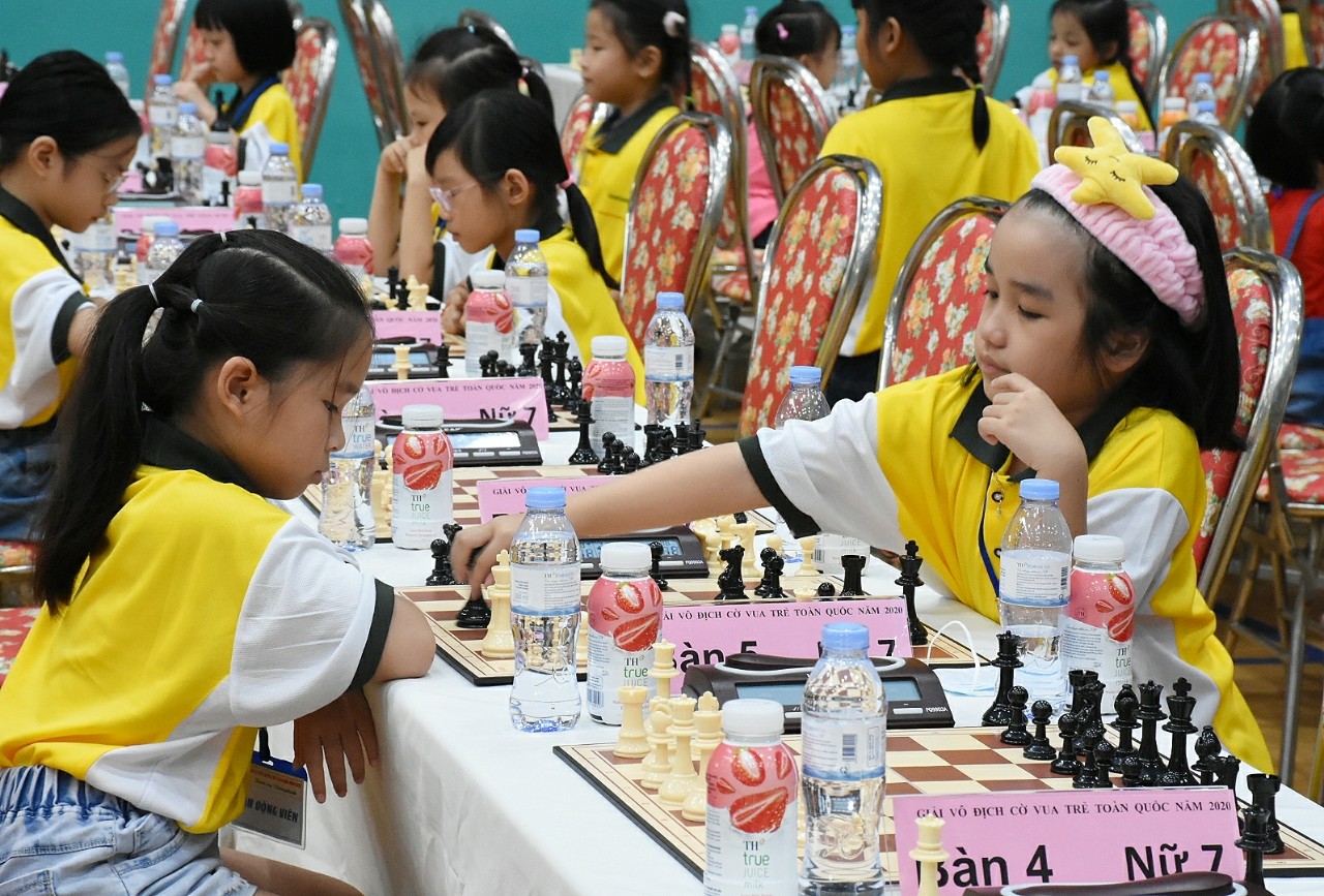 Các VĐV nữ thi đấu tại giải.