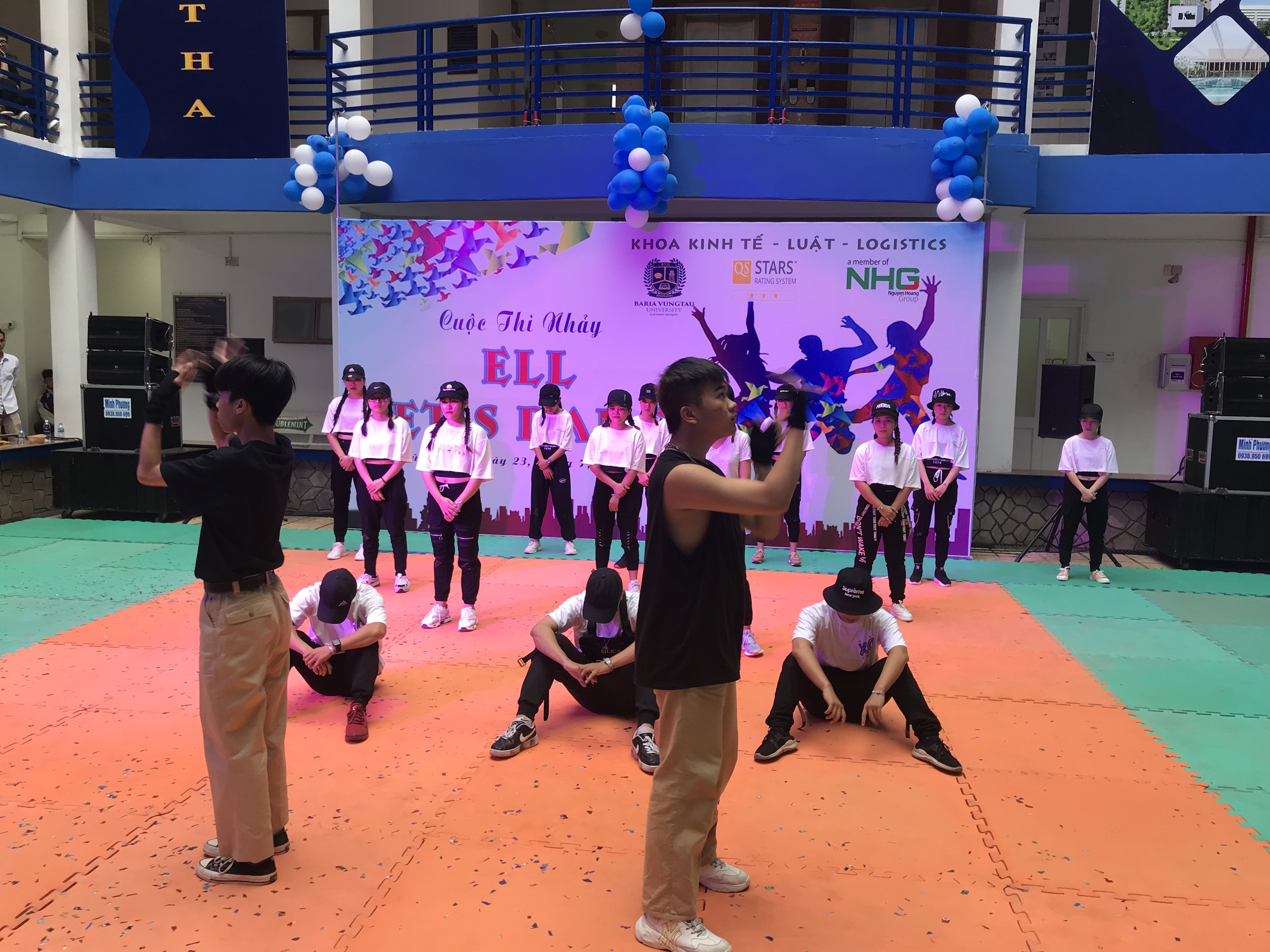 Tiết mục nhảy “Lớp học vui nhộn” của lớp DH18QS.