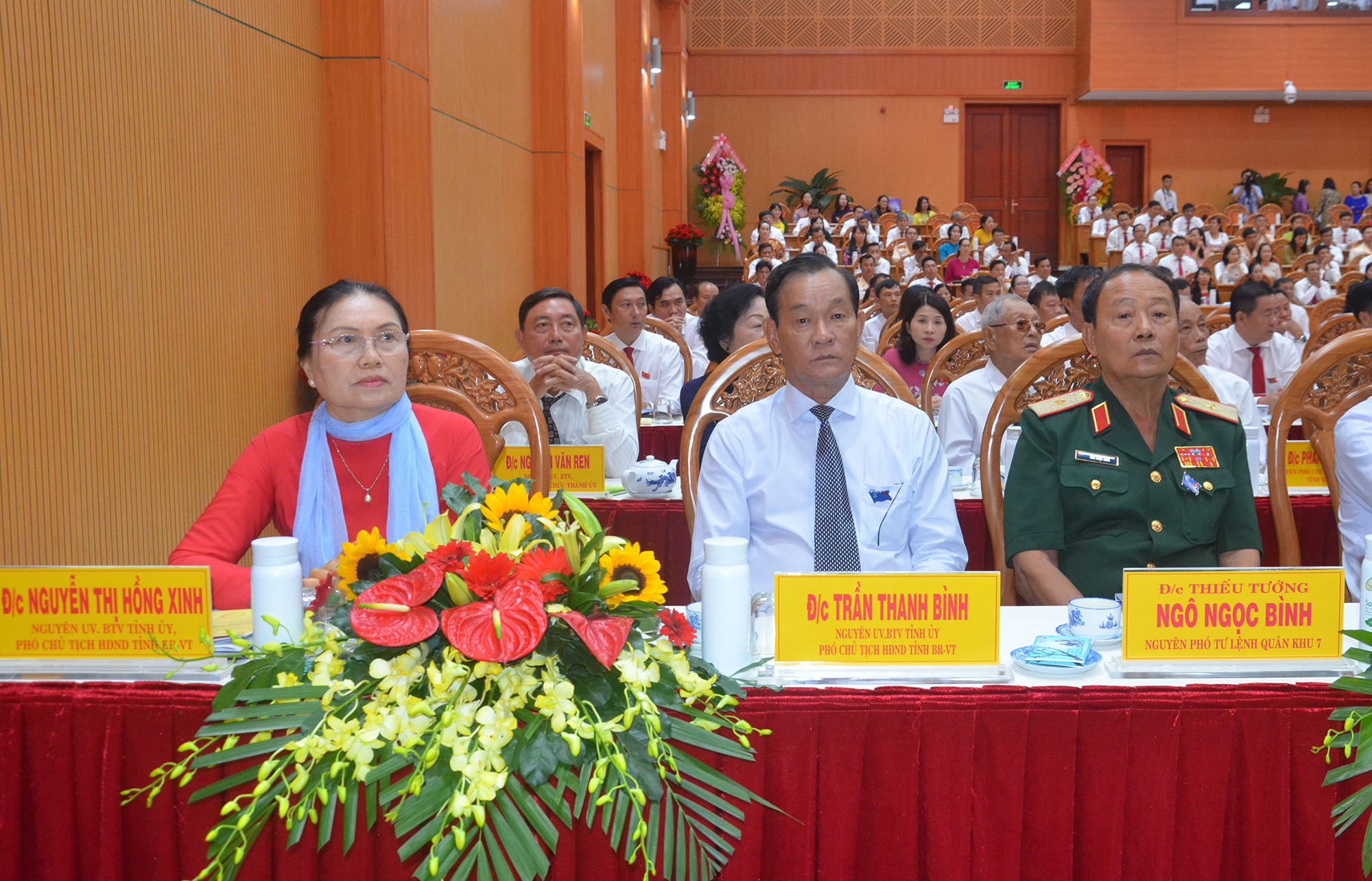 Các đồng chí nguyên lãnh đạo tỉnh tham dự Đại hội.