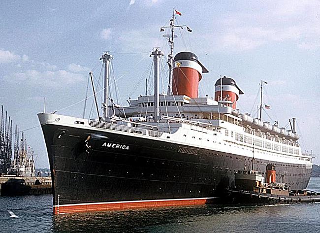 Tàu SS America với vẻ ngoài tráng lệ.