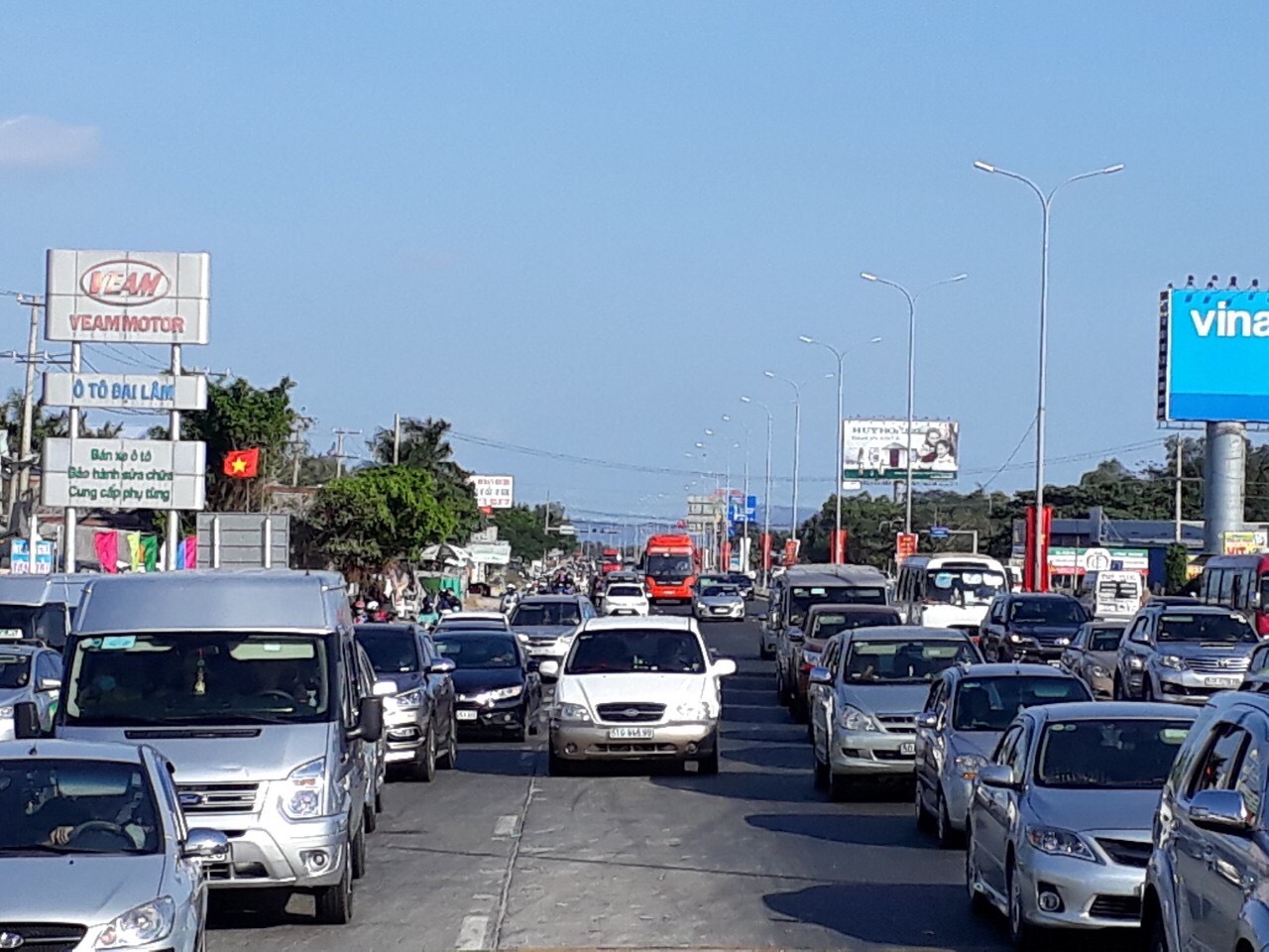 Lượng xe đổ về BR-VT trên QL.51.