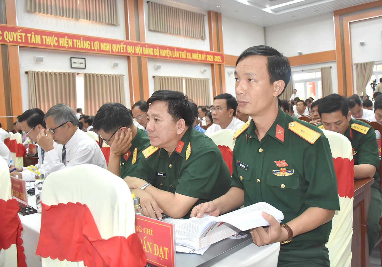 Đại biểu trong lực lượng Quân sự tham dự phiên trù bị.