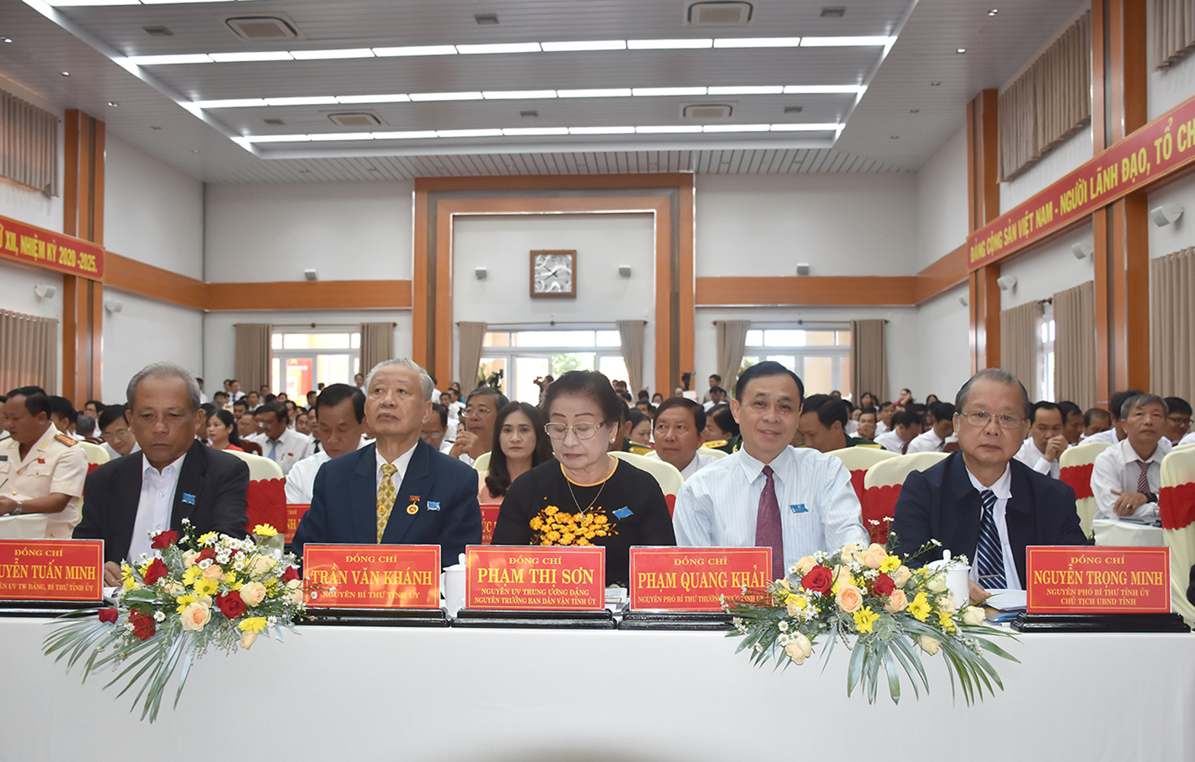Các đồng chí nguyên lãnh đạo tỉnh tham dự Đại hội.