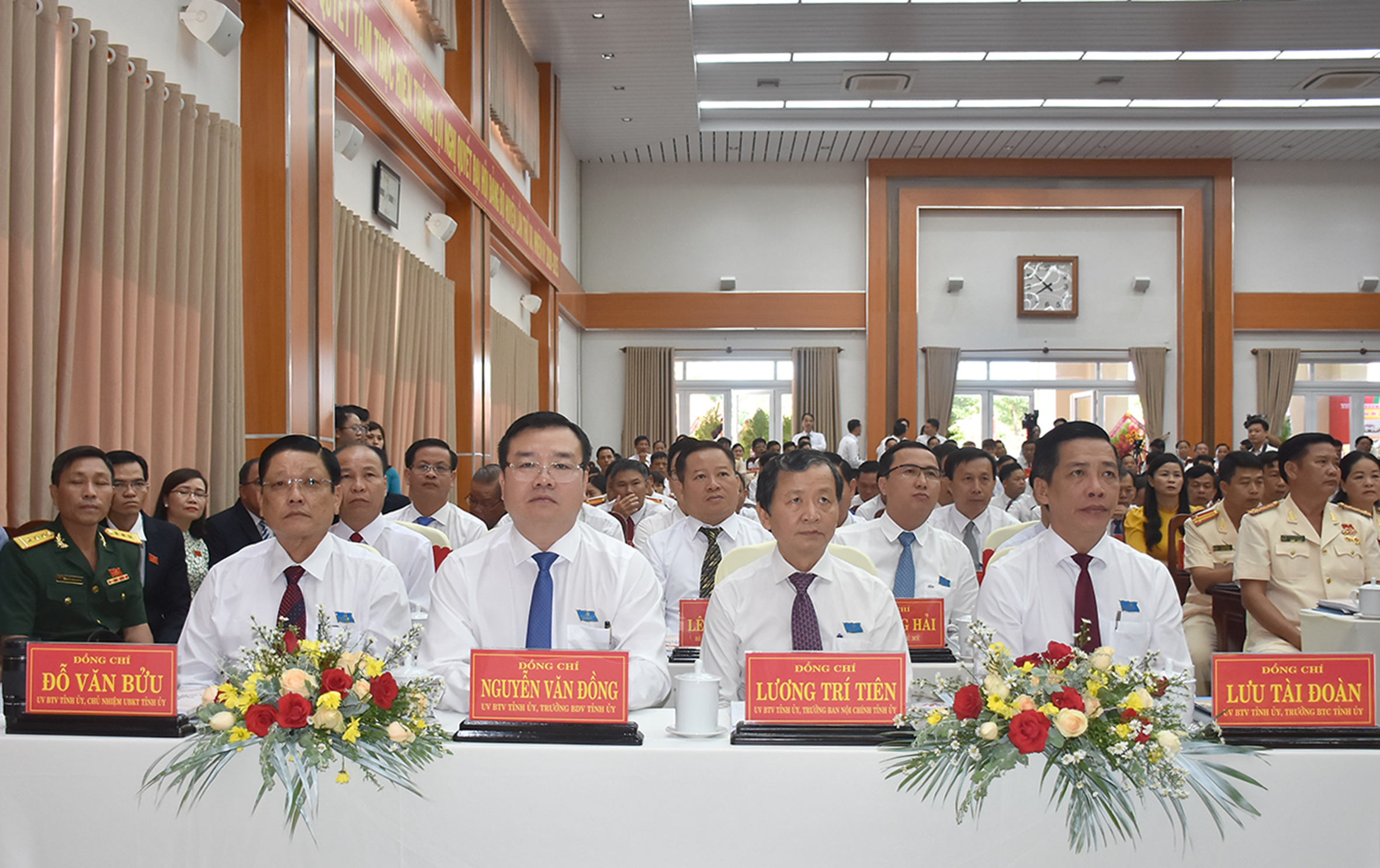 Các đồng chí lãnh đạo các ban của Tỉnh ủy.