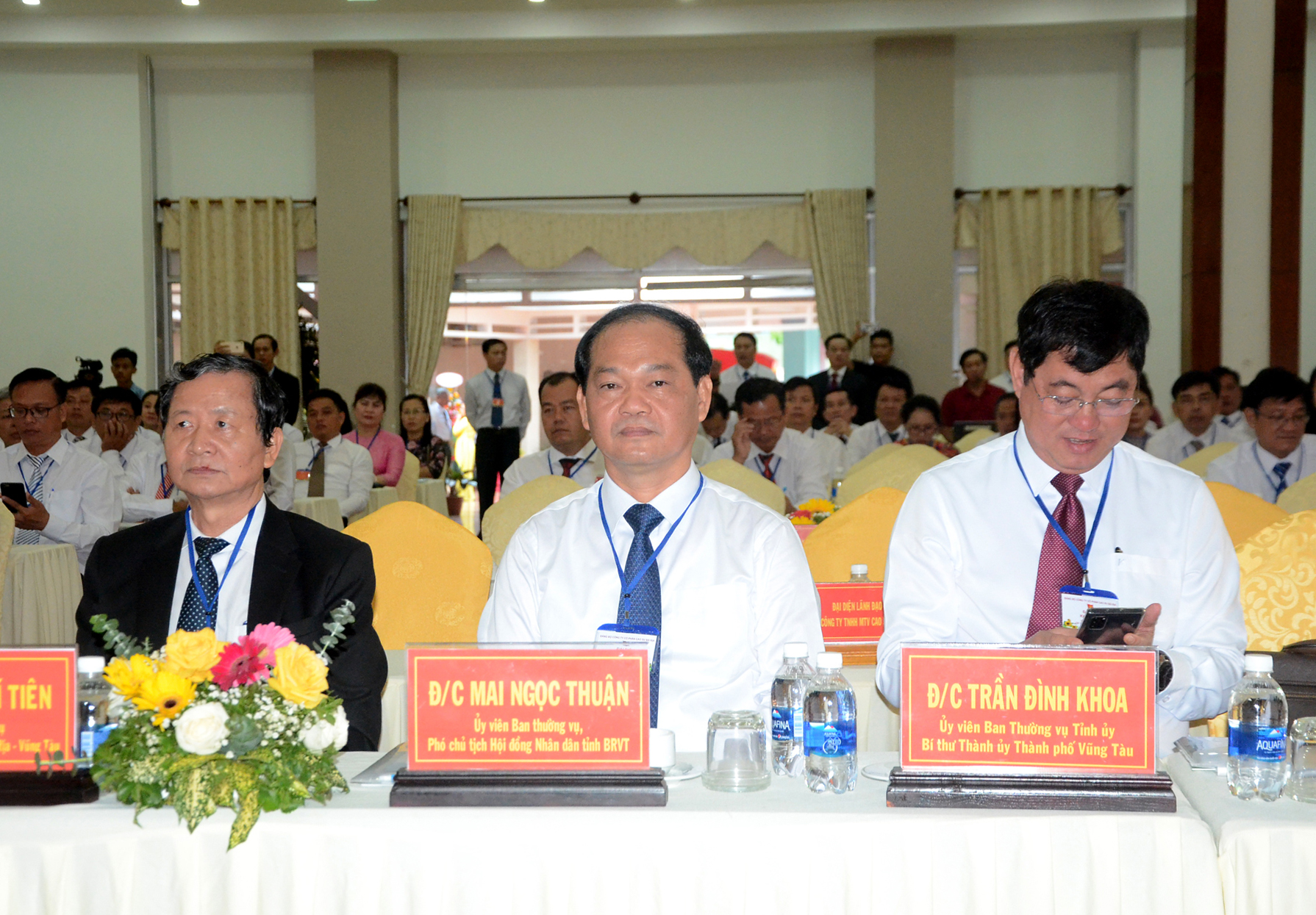 Các đồng chí: Lương Trí Tiên, Ủy viên Ban Thường vụ Tỉnh ủy, Trưởng Ban Nội chính Tỉnh ủy; Mai Ngọc Thuận, Ủy viên Ban Thường vụ Tỉnh ủy, Phó Chủ tịch HĐND tỉnh; Trần Đình Khoa, Ủy viên Ban Thường vụ Tỉnh ủy, Bí thư Thành ủy Vũng Tàu tham dự Đại hội.
