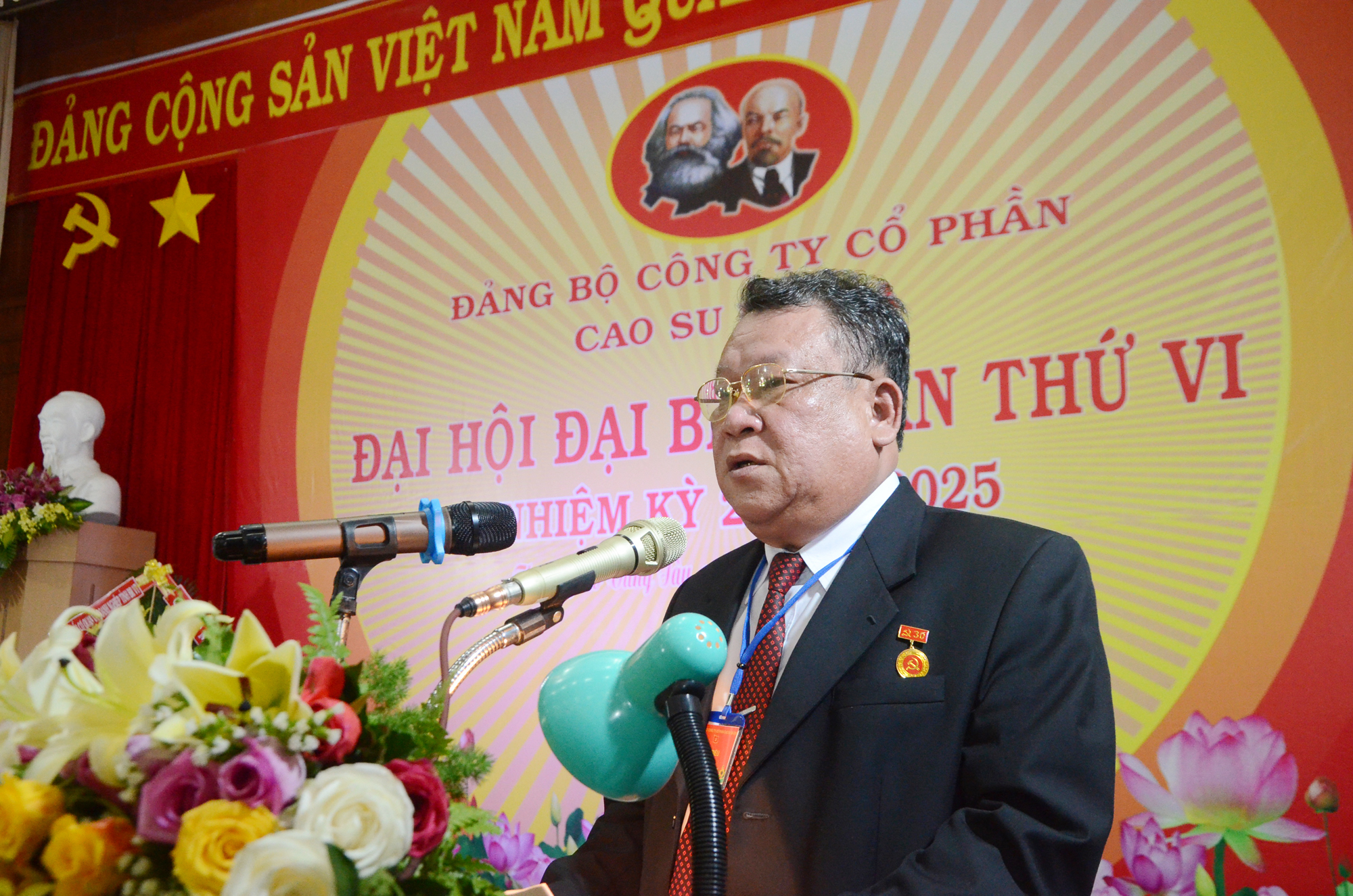 Đồng chí Phạm Văn Chánh, Bí Thư Đảng ủy, Chủ tịch HĐQT Công ty phát biểu khai mạc Đại hội.