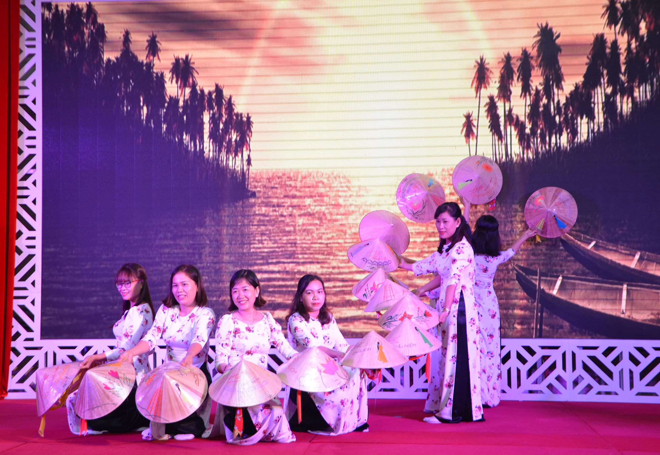 Tiểu phẩm “Phía sau cánh cửa” của chi hội Phường 7, TP. Vũng Tàu tuyên truyền về vai trò cán bộ phụ nữ trong phòng chống bạo lực gia đình.